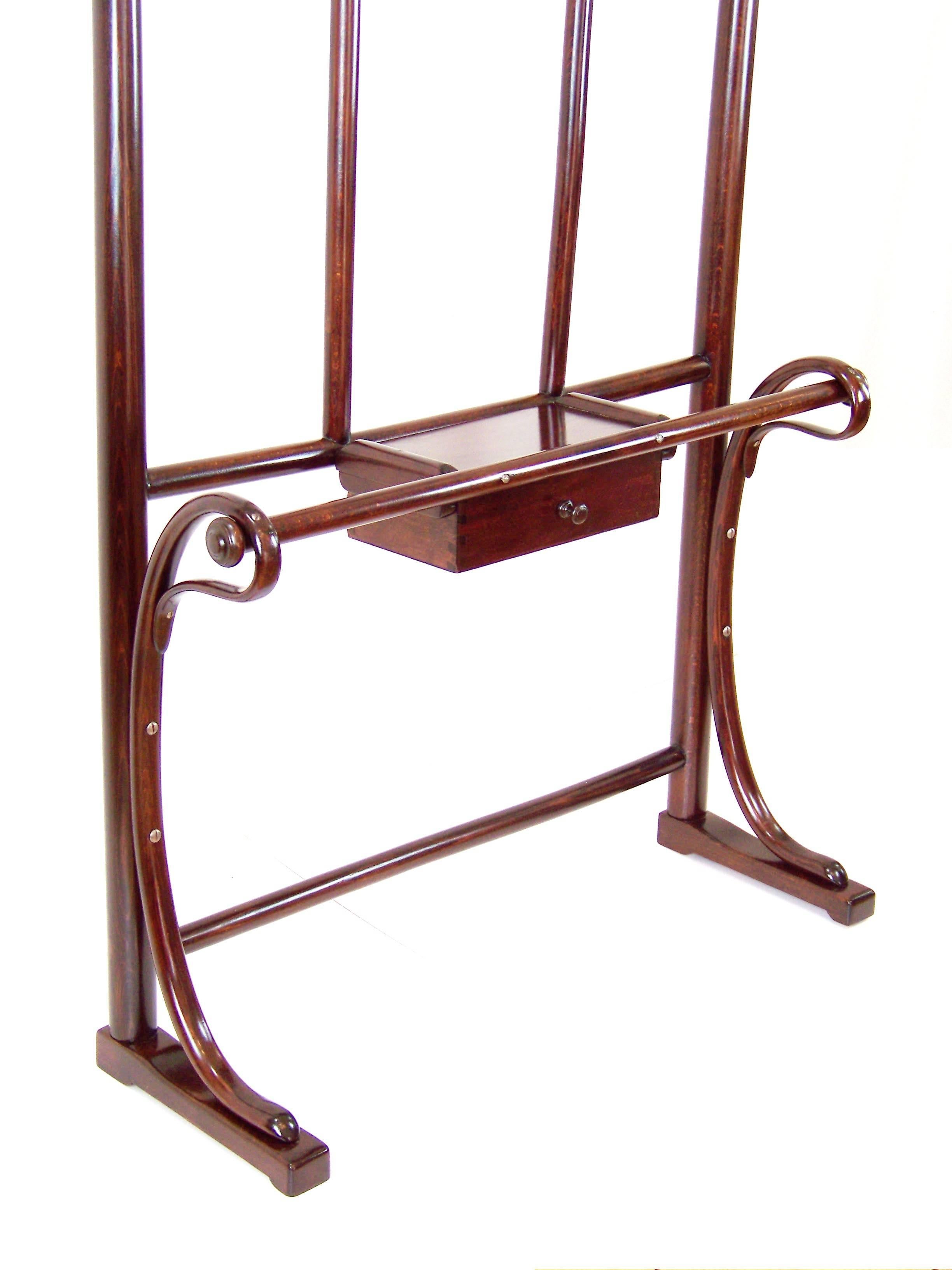 Large Clothes-Stand Thonet Nr.4, circa 1899 In Good Condition In Praha, CZ