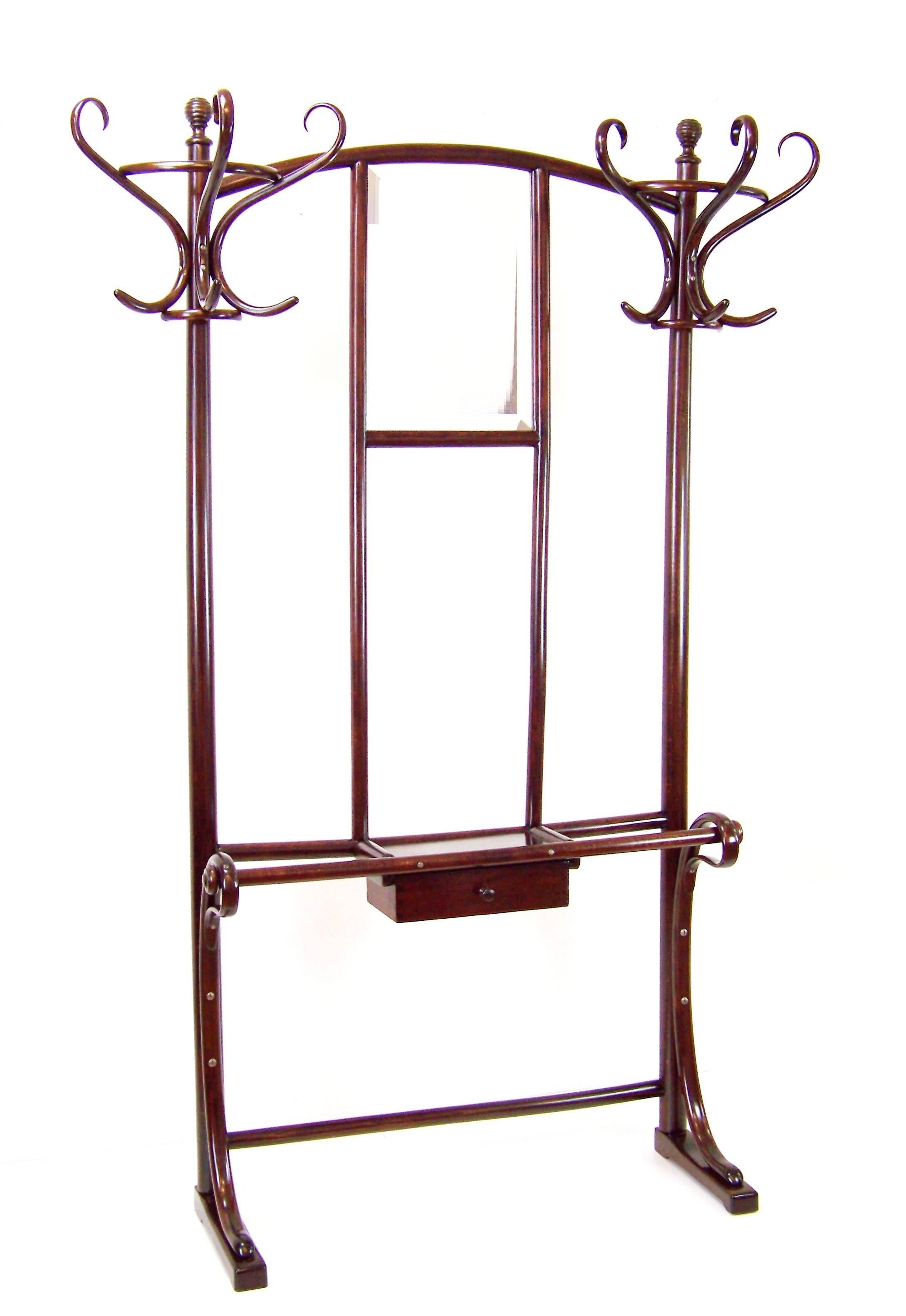Beech Large Clothes-Stand Thonet Nr.4, circa 1899