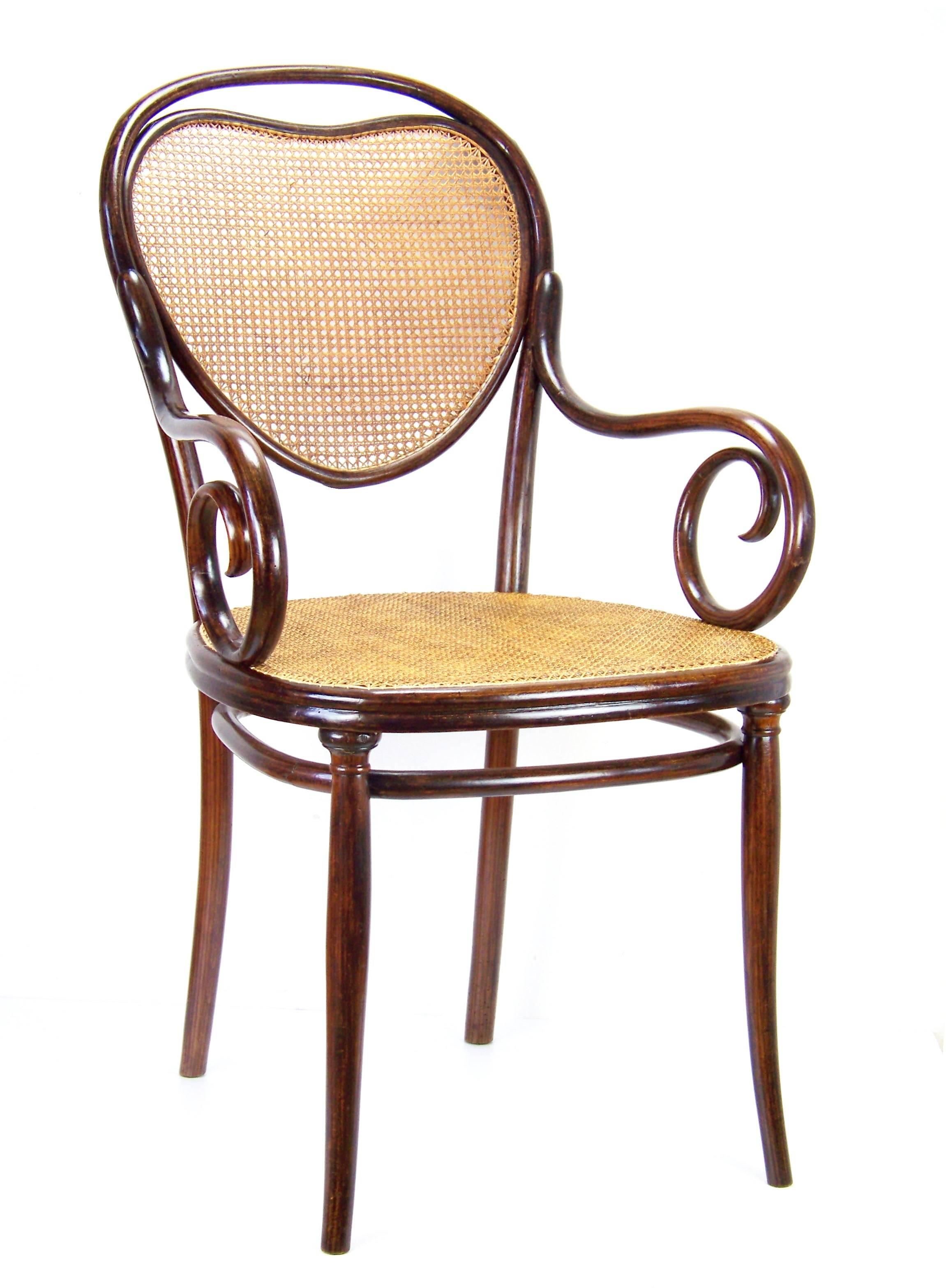 A rare very early model Nr. 3 manufactured in Austria by the Gebrüder Thonet Company. Marked with paper label and stamp, which is used, circa 1860. Newly restored.