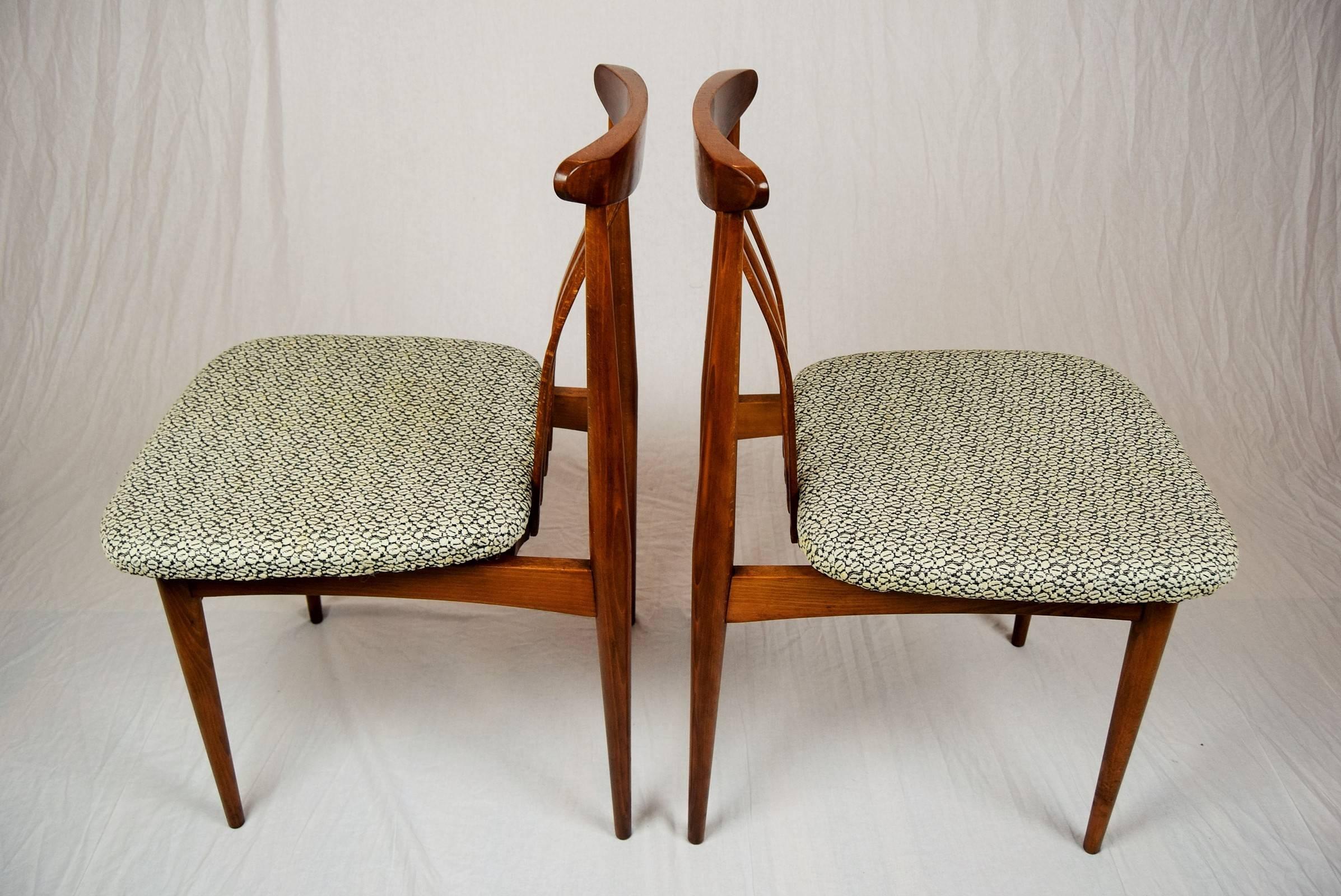 1960, Satz von vier originalen gepolsterten Esszimmerstühlen (Mitte des 20. Jahrhunderts) im Angebot