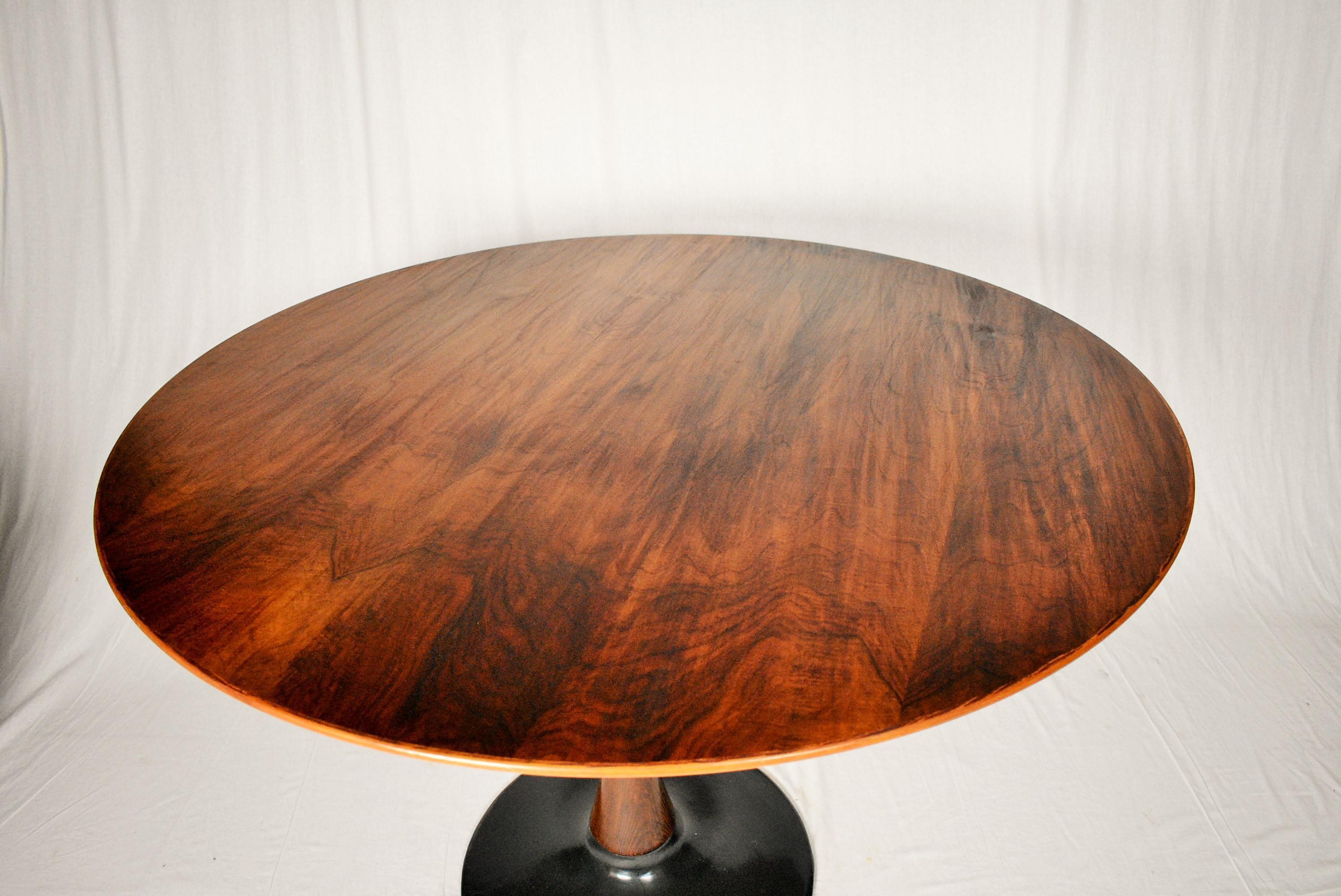- Made in Czechoslovakia
- Made of beech, veneer
- The table is Stabil
- Good condition.
- Cleaned.