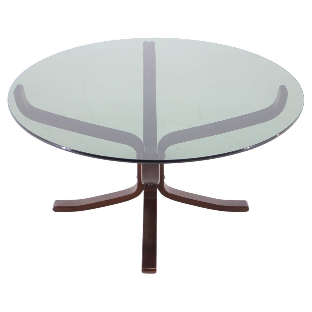 1960 Sigurd Ressell pour Vatne Møbler Falcon Table basse à plateau de verre