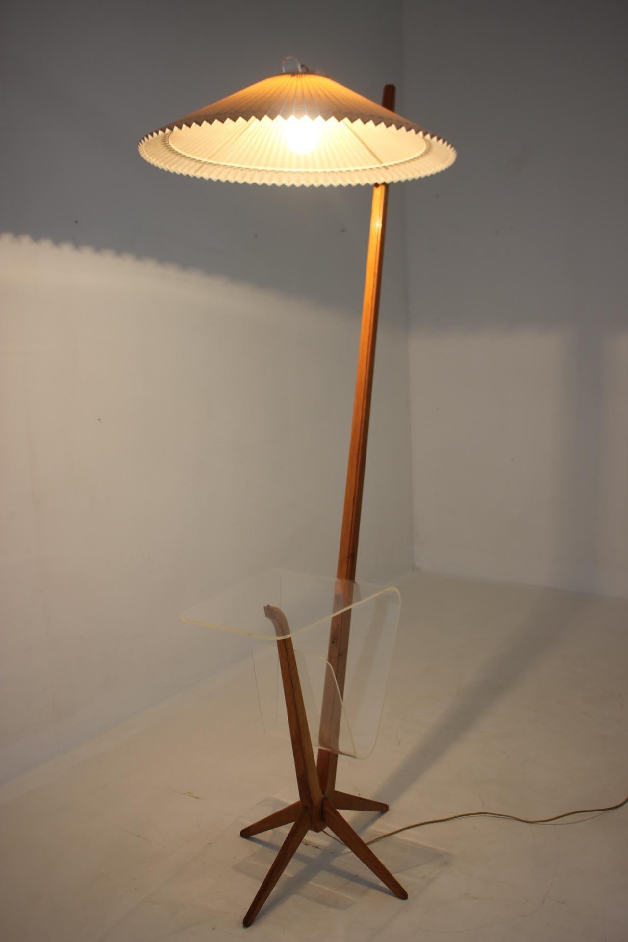 1970s Oak Floor Lamp by Uluv, Czechoslovakia For Sale 8