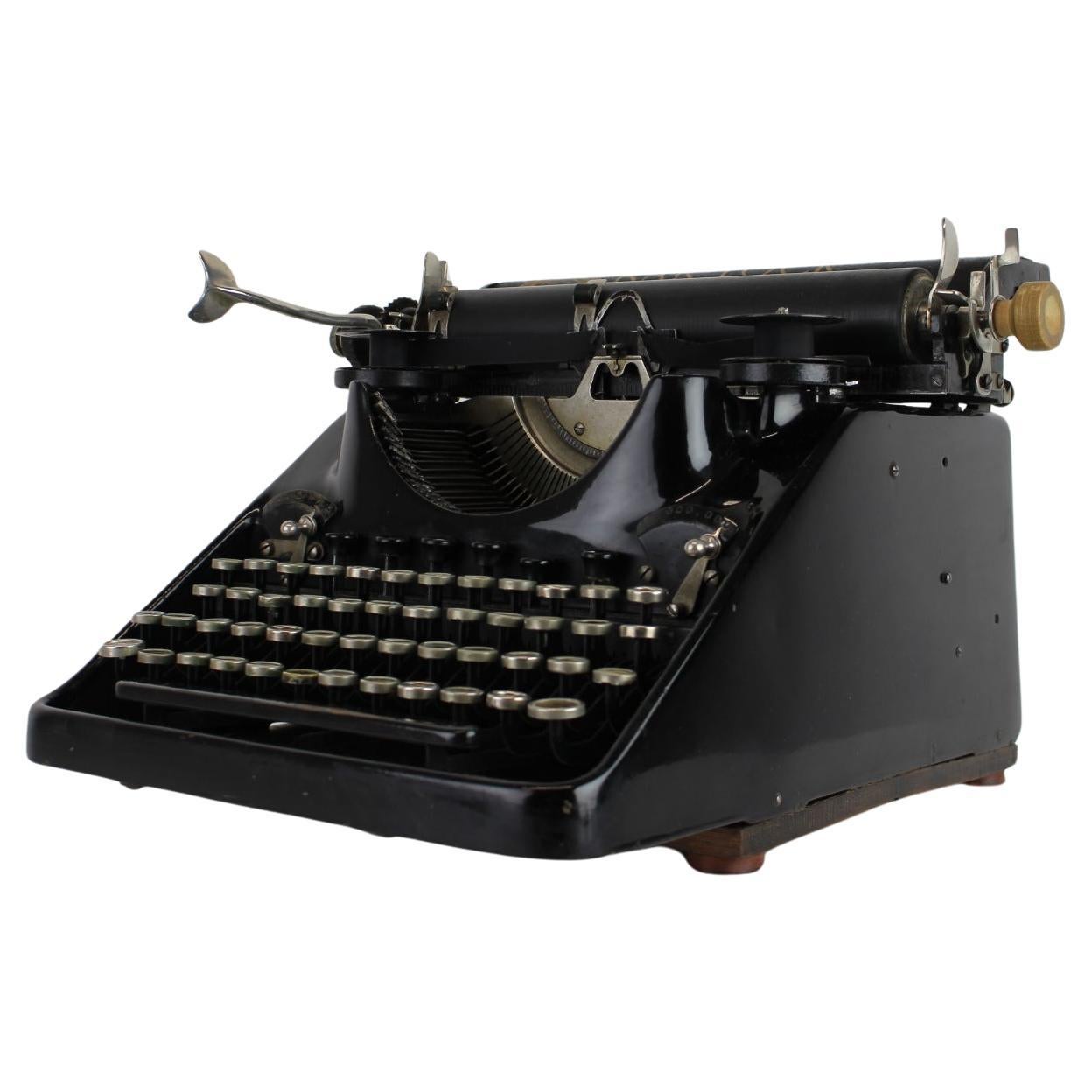 Typewriter by Bar-Lock, England, 1921