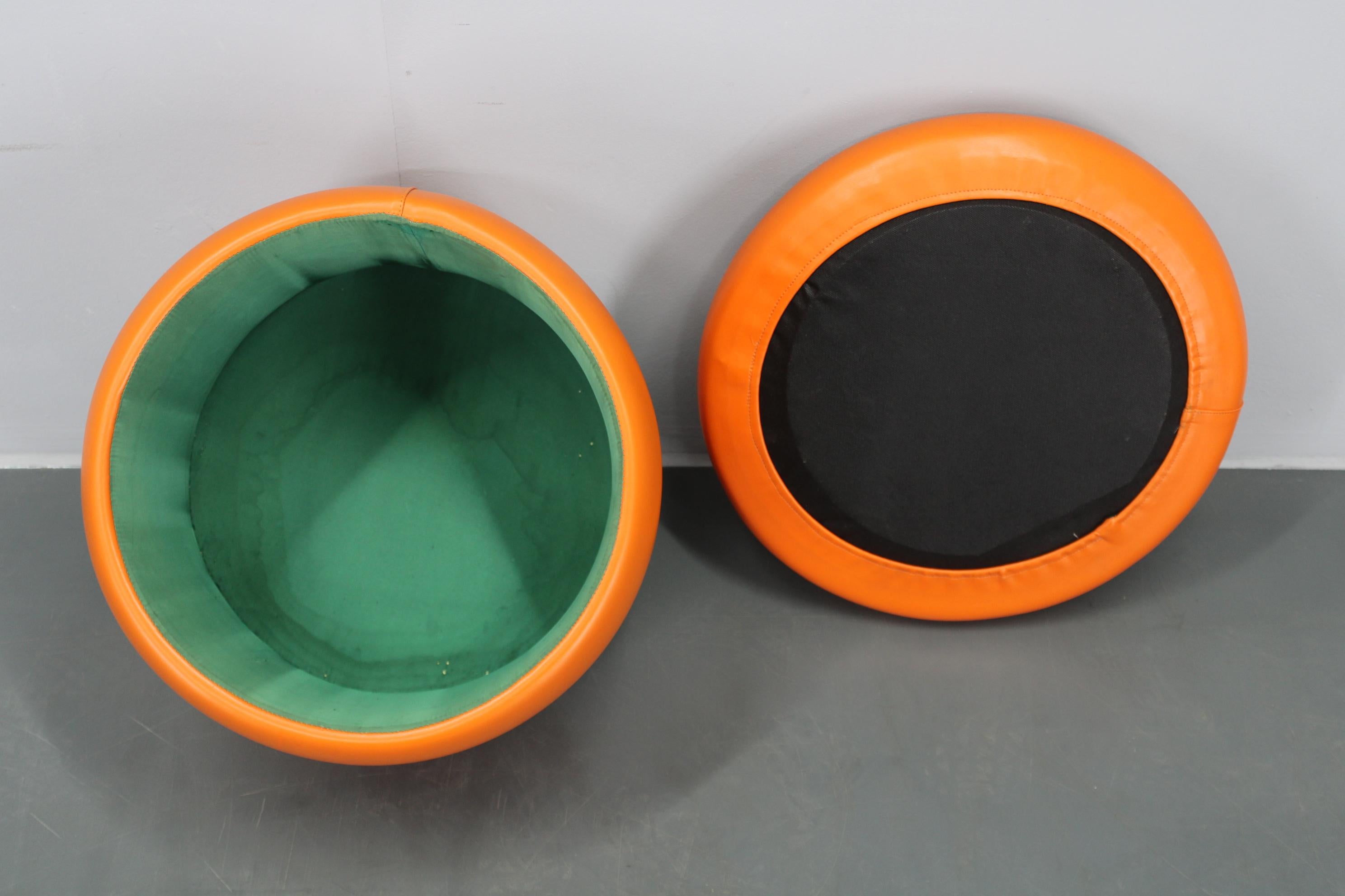 1970s Leather Pouf or Stool, Italy For Sale 2