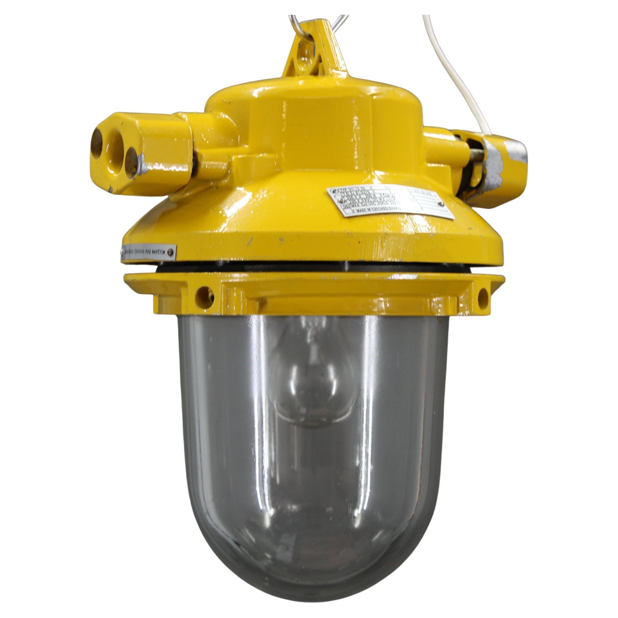 Lampe industrielle en verre des années 1970, Tchécoslovaquie