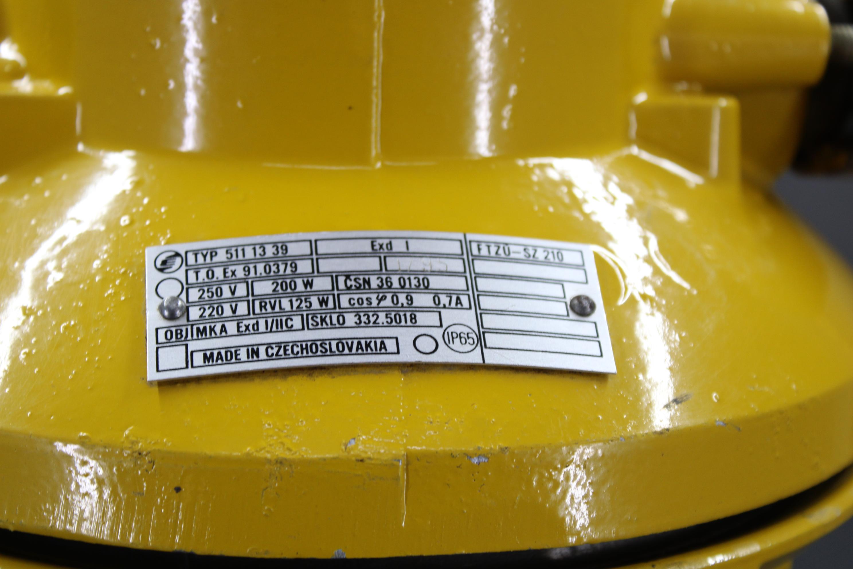 Lámpara industrial de cristal de los años 70, Checoslovaquia finales del siglo XX en venta