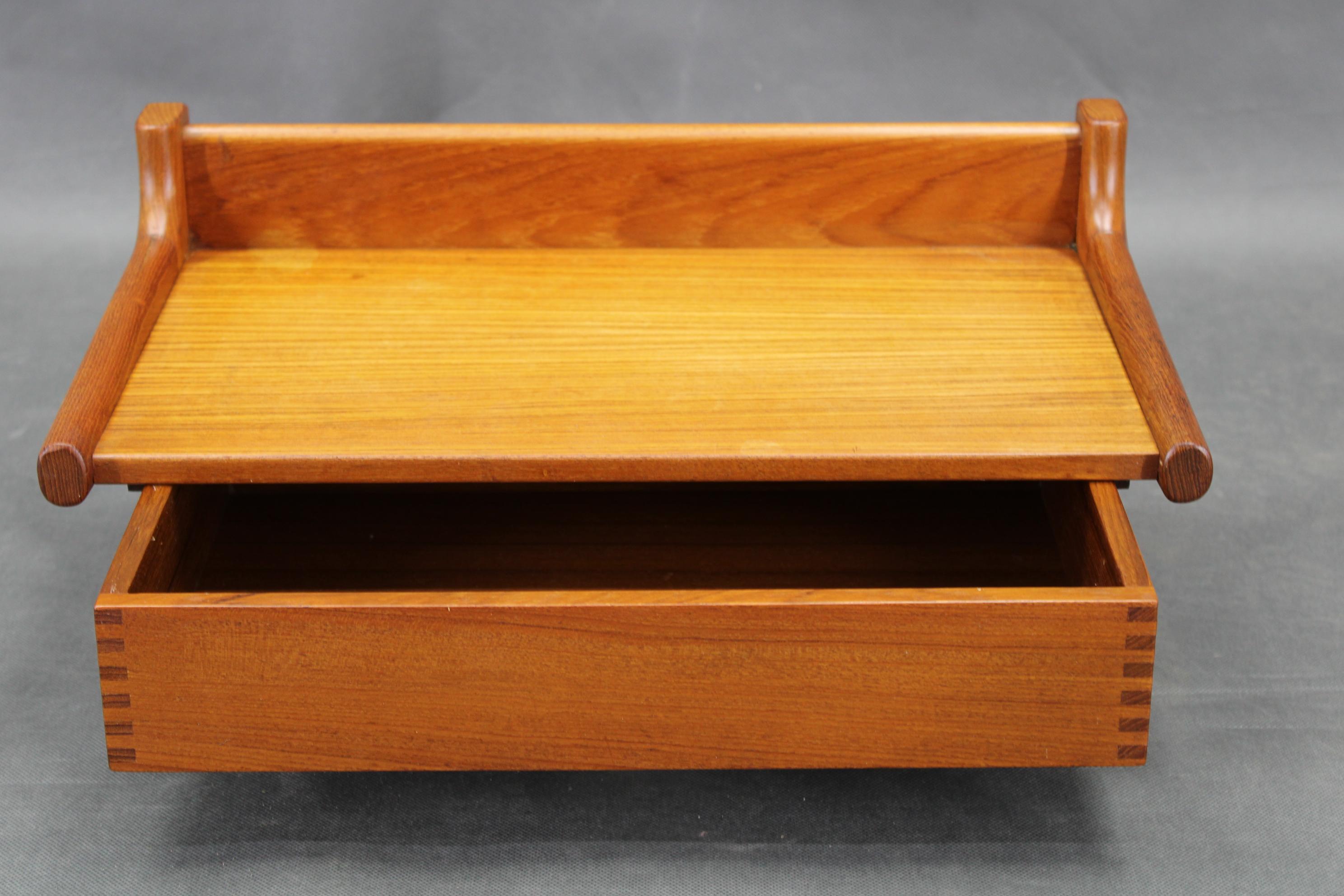 1950s Paire de rares tables de nuit flottantes en teck de Borg par Dyrlund Danemark en vente 1