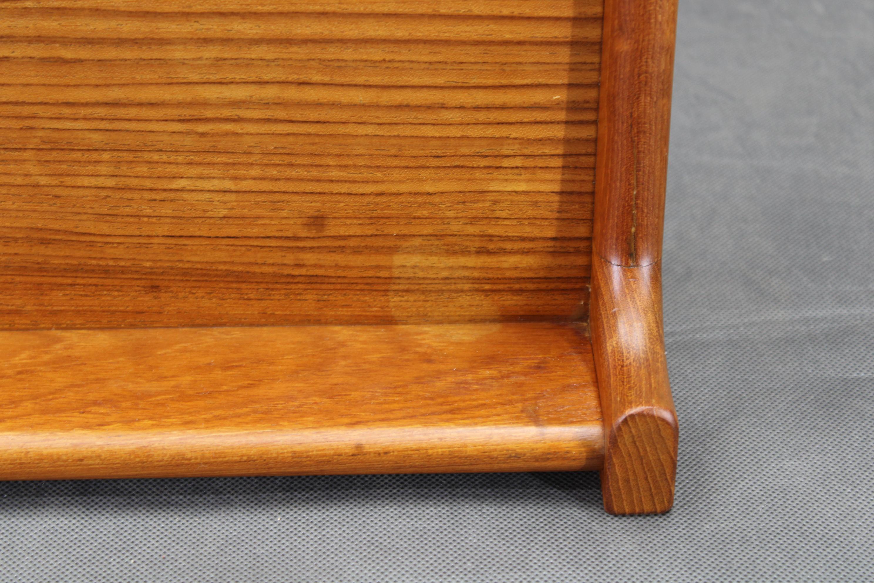 1950s Paire de rares tables de nuit flottantes en teck de Borg par Dyrlund Danemark en vente 5