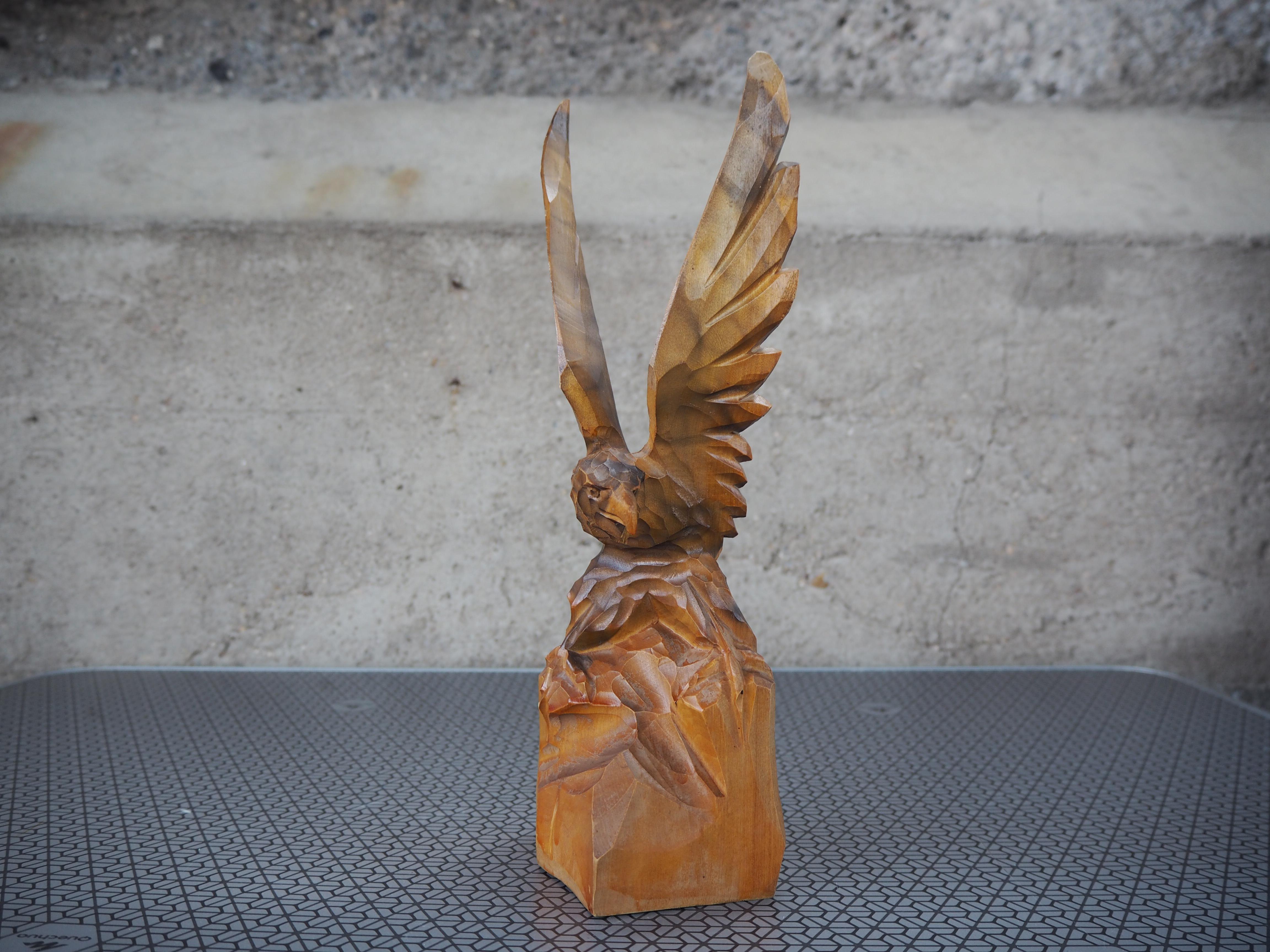 
Vintage By  figurine 
état d'origine
statue d'aigle