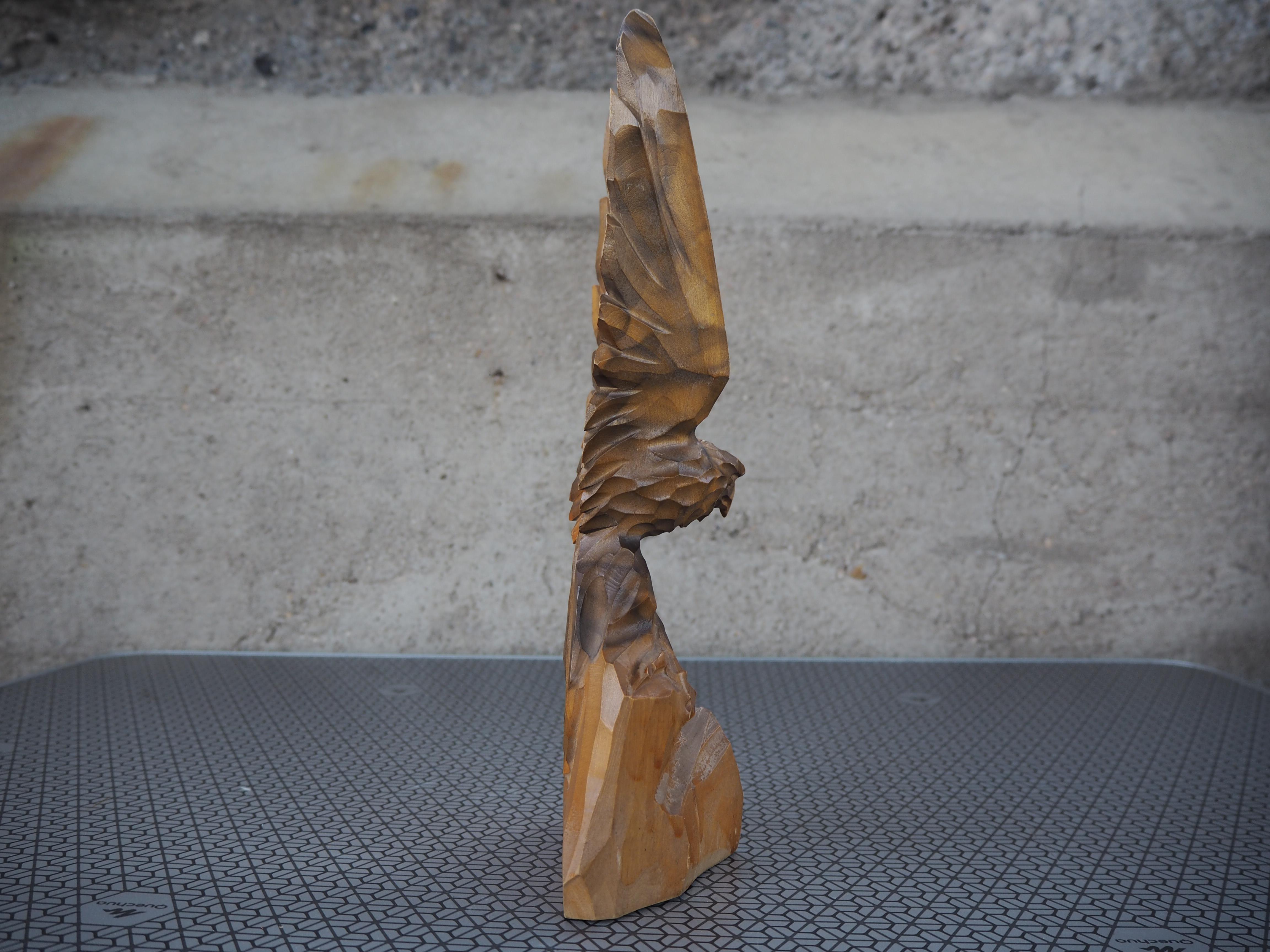 Bois Statue d'aigle vintage, figure en Wood, 1970 en vente