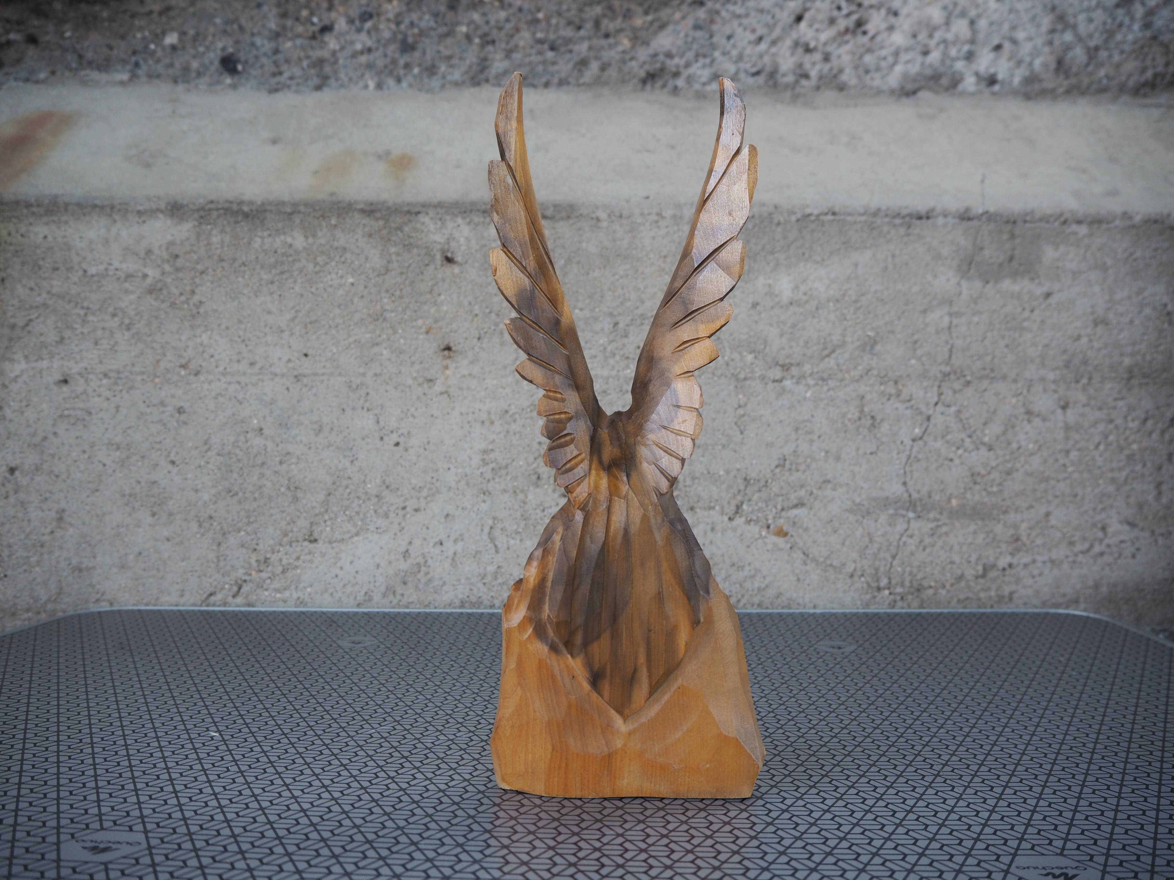 Statue d'aigle vintage, figure en Wood, 1970 Bon état - En vente à Praha, CZ