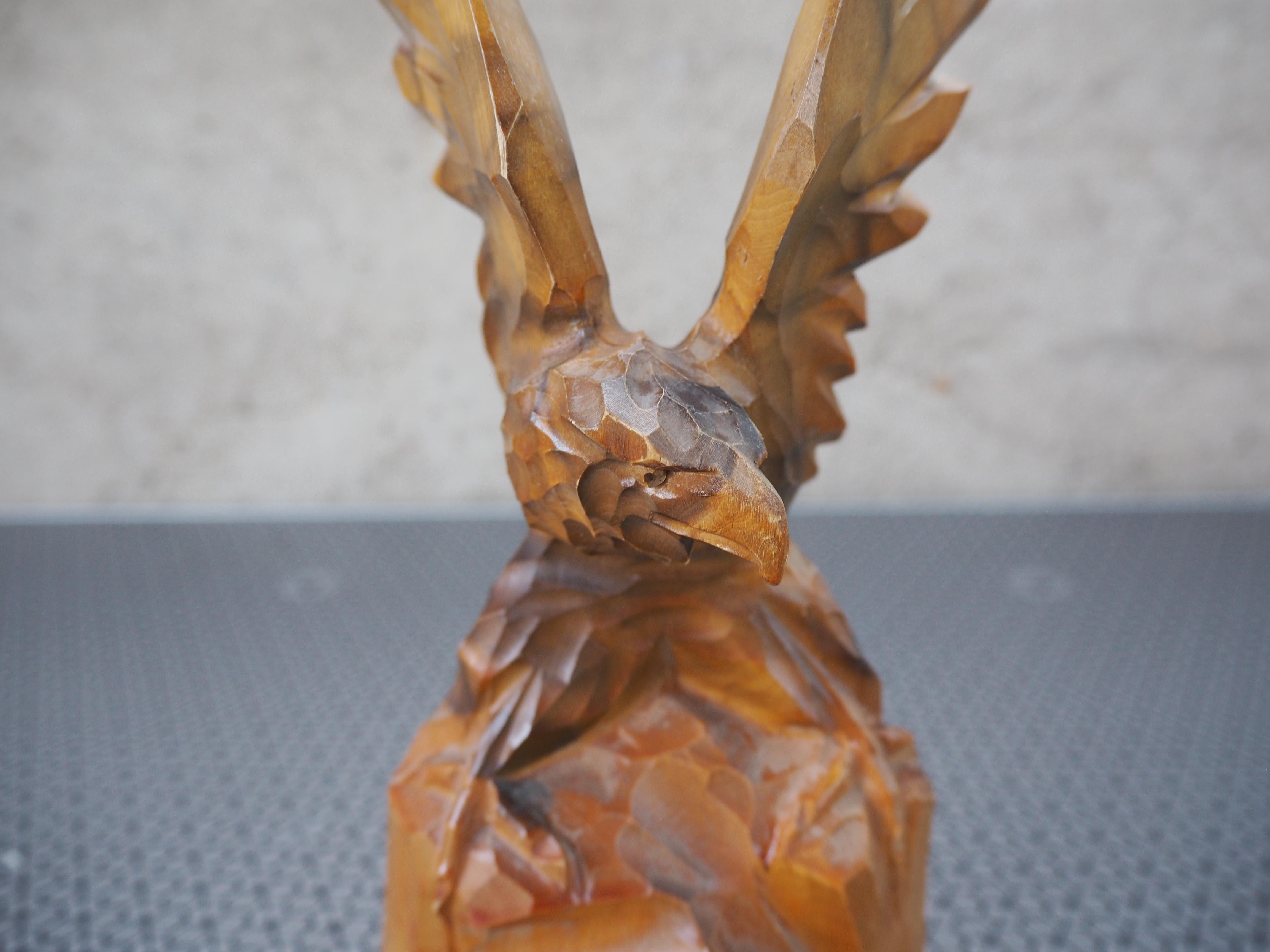 Statue d'aigle vintage, figure en Wood, 1970 en vente 3