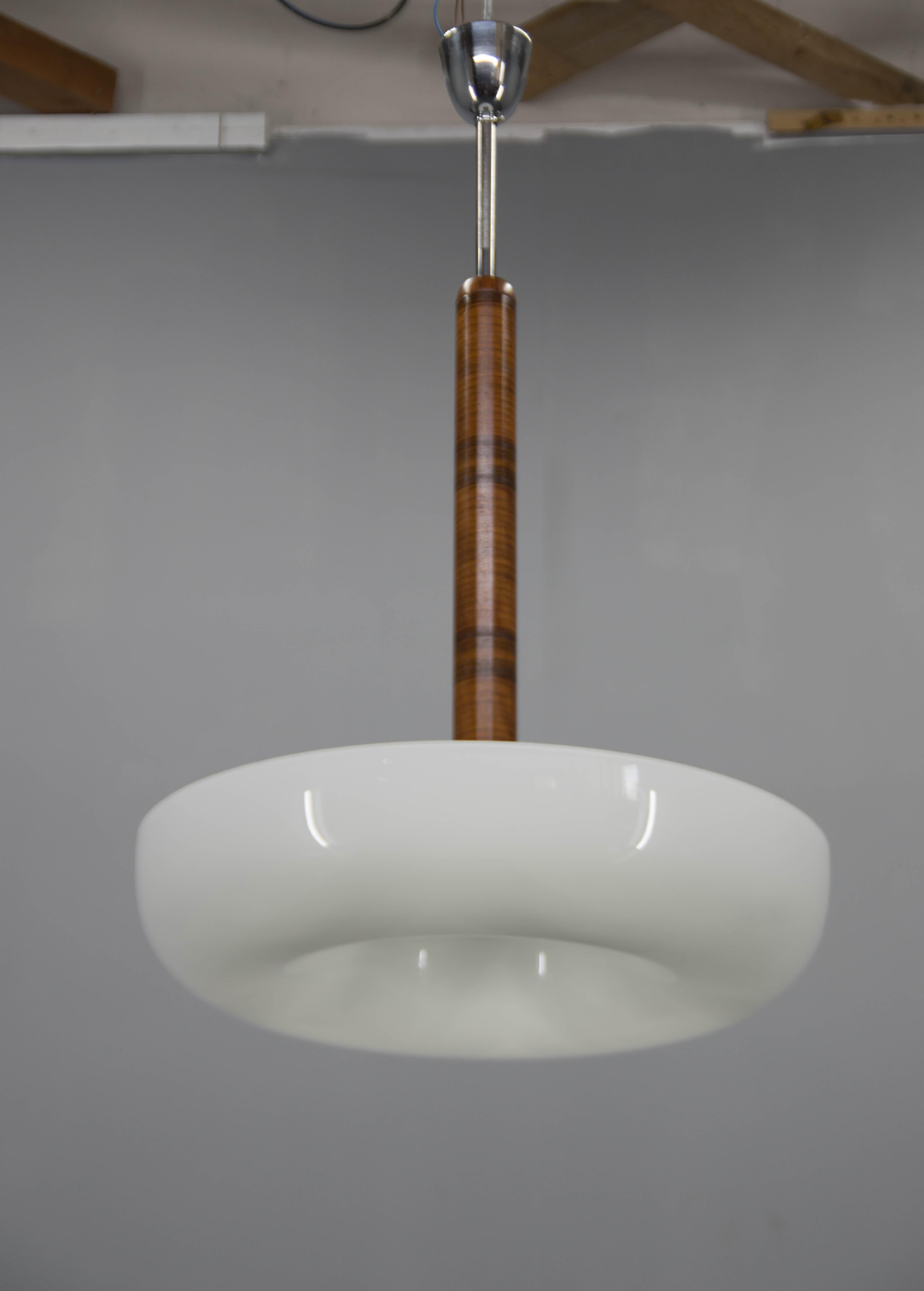 Bauhaus Raro lampadario funzionalista realizzato da Up & Up Zavody nel 1930 in vendita