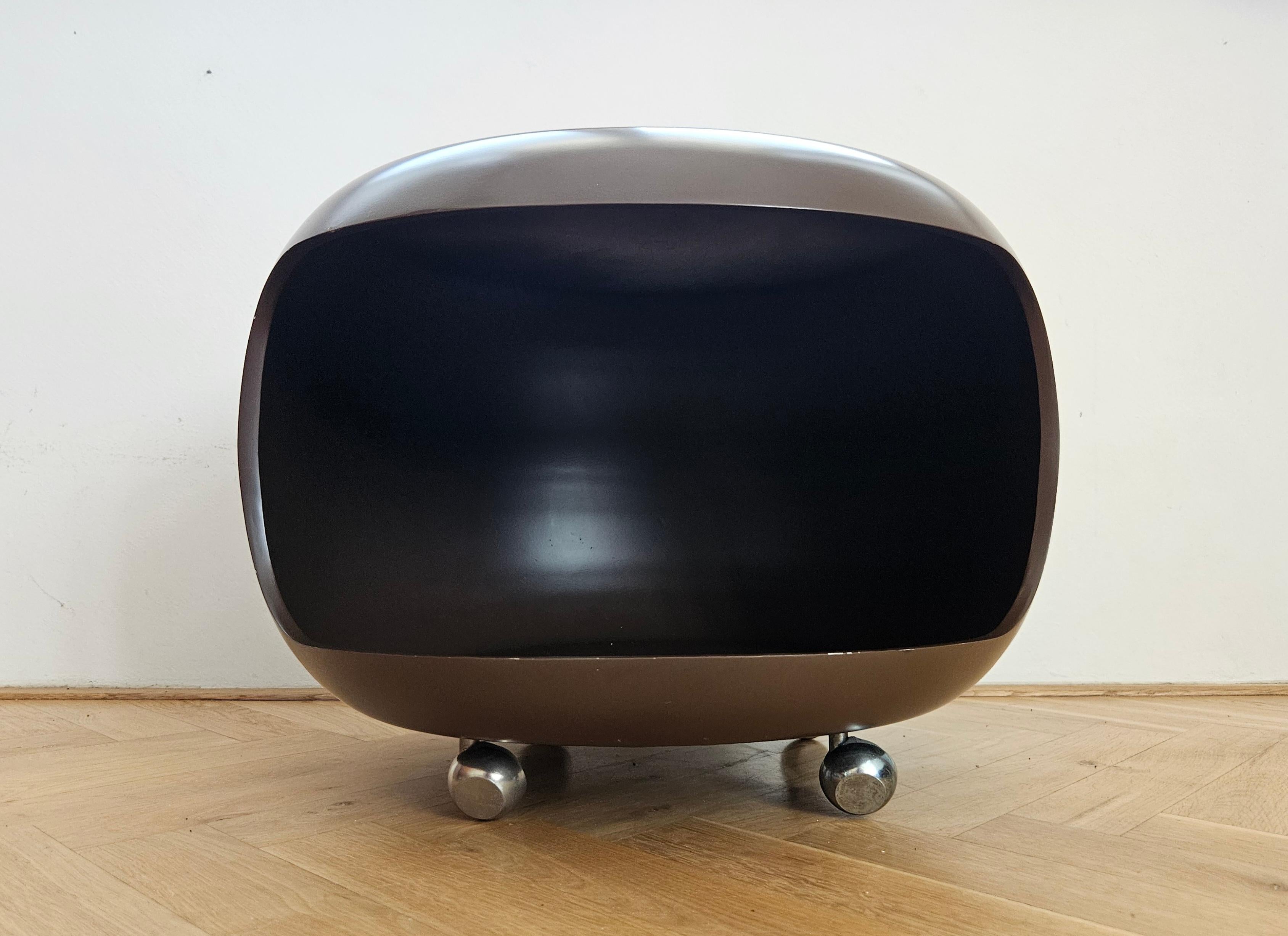 - rare type
- practical
- space age style