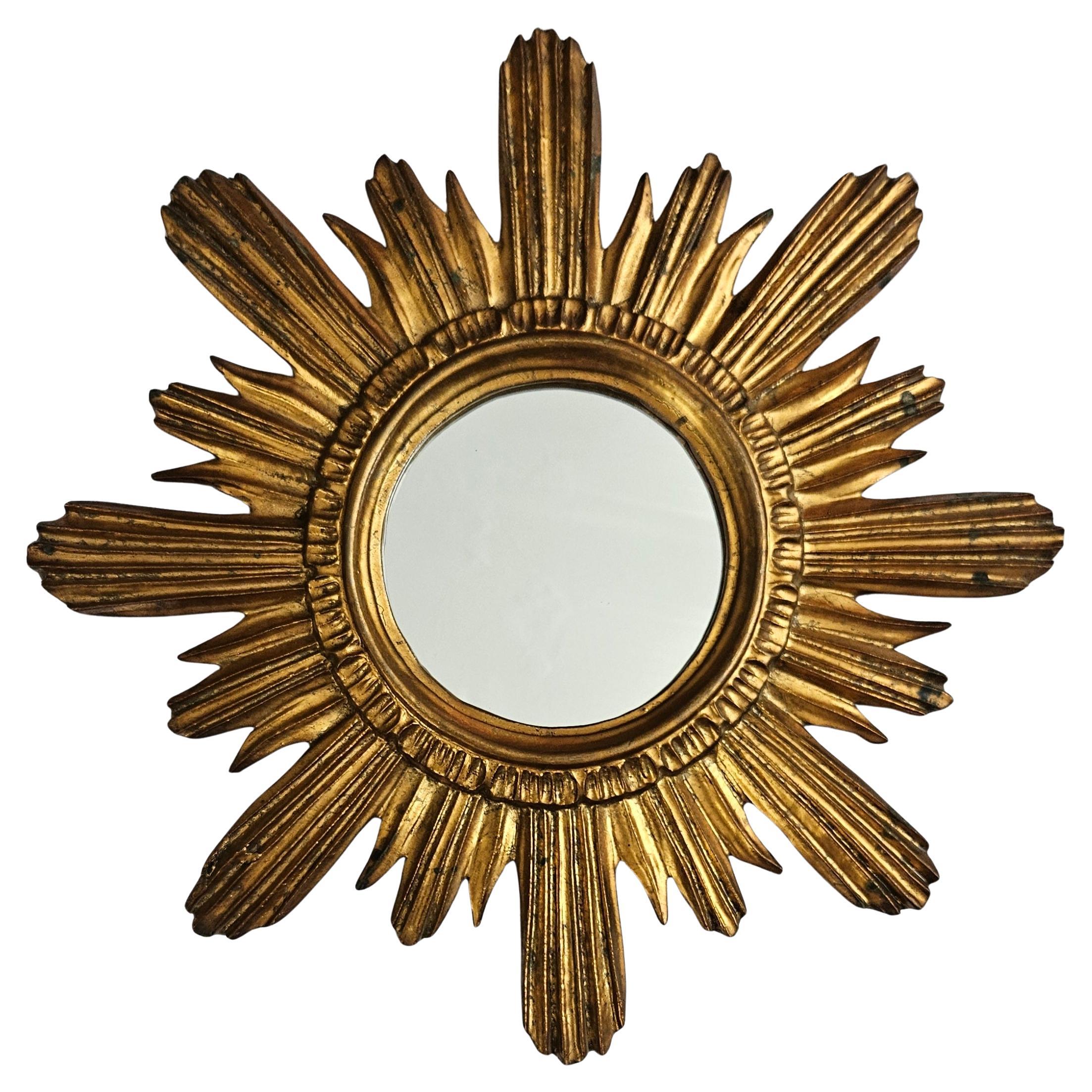 Specchio da parete del Medioevo in legno dorato a raggiera, stucco a raggiera, Italia, anni '50