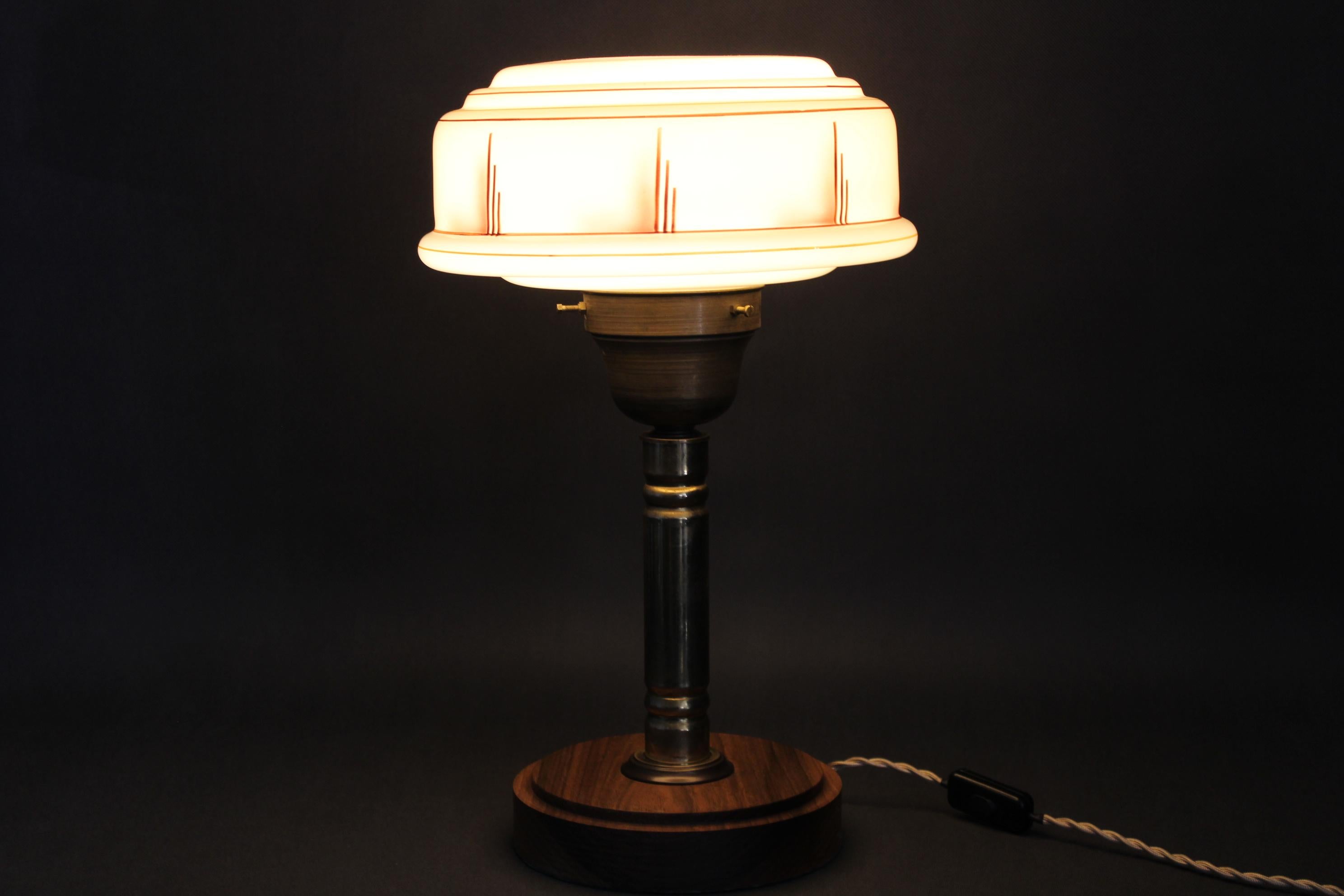 1940s Restored Brass Table Lamp with Wooden Base and Glass Shade For Sale 6