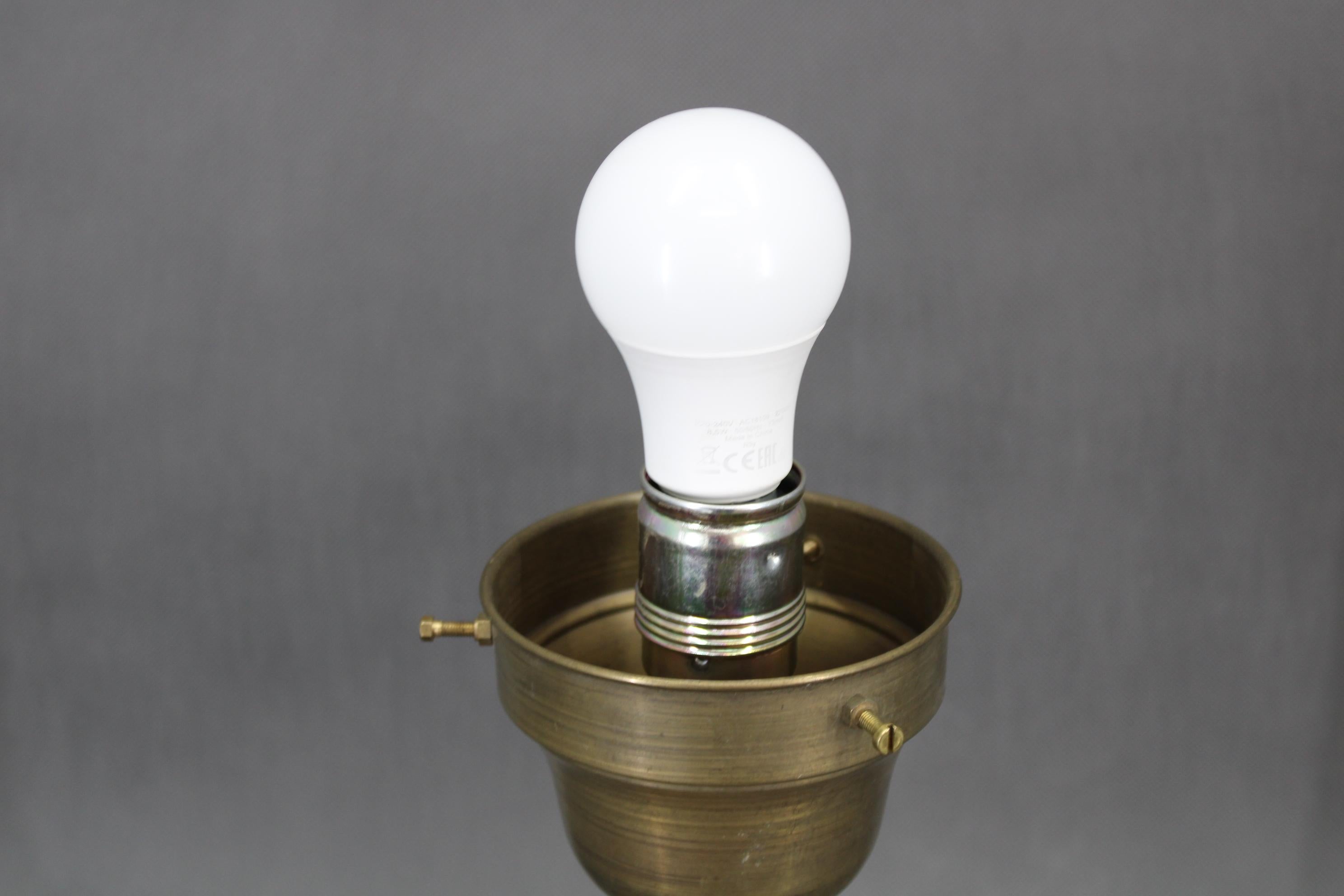 1940s Restored Brass Table Lamp with Wooden Base and Glass Shade For Sale 3