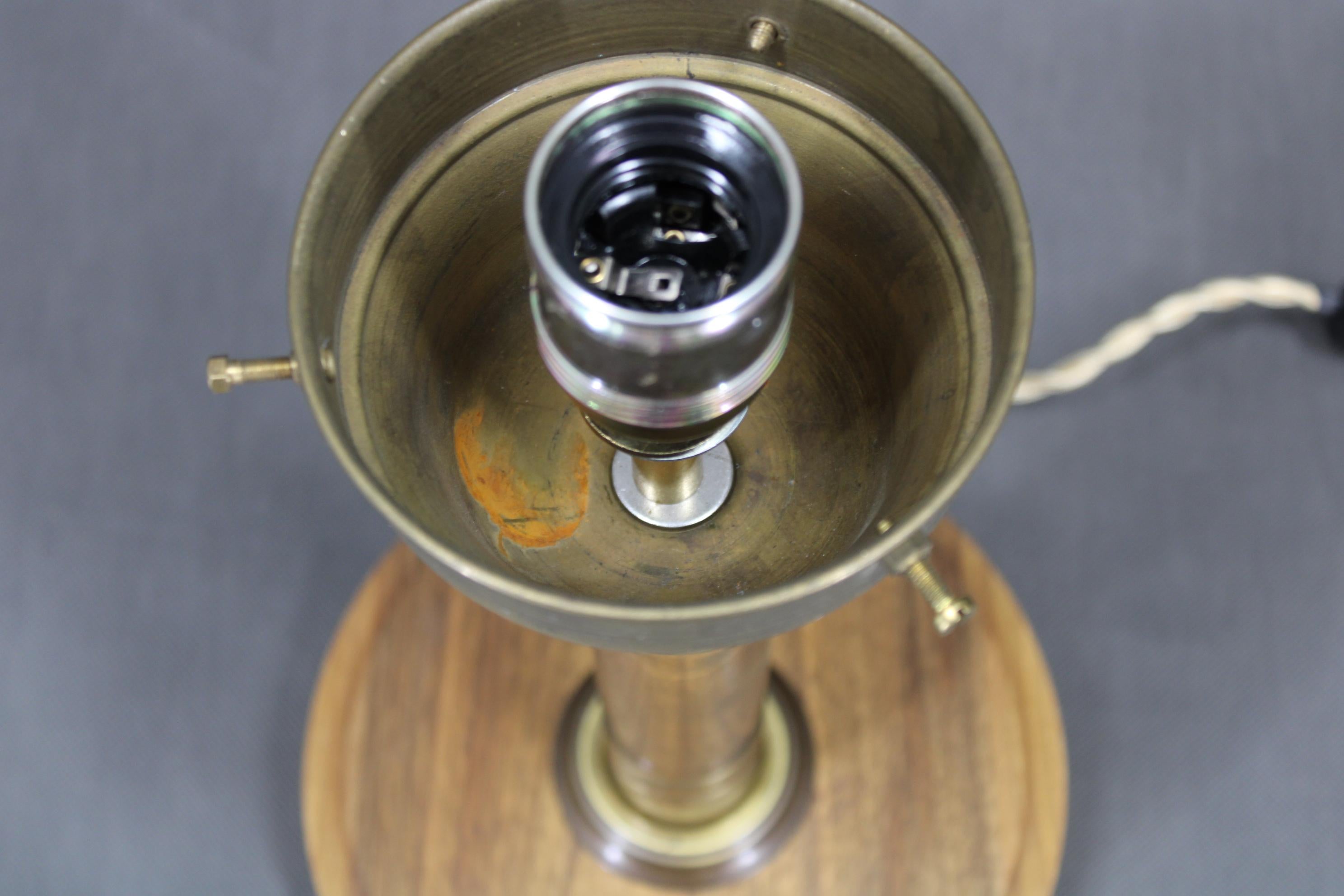 1940s Restored Brass Table Lamp with Wooden Base and Glass Shade For Sale 7