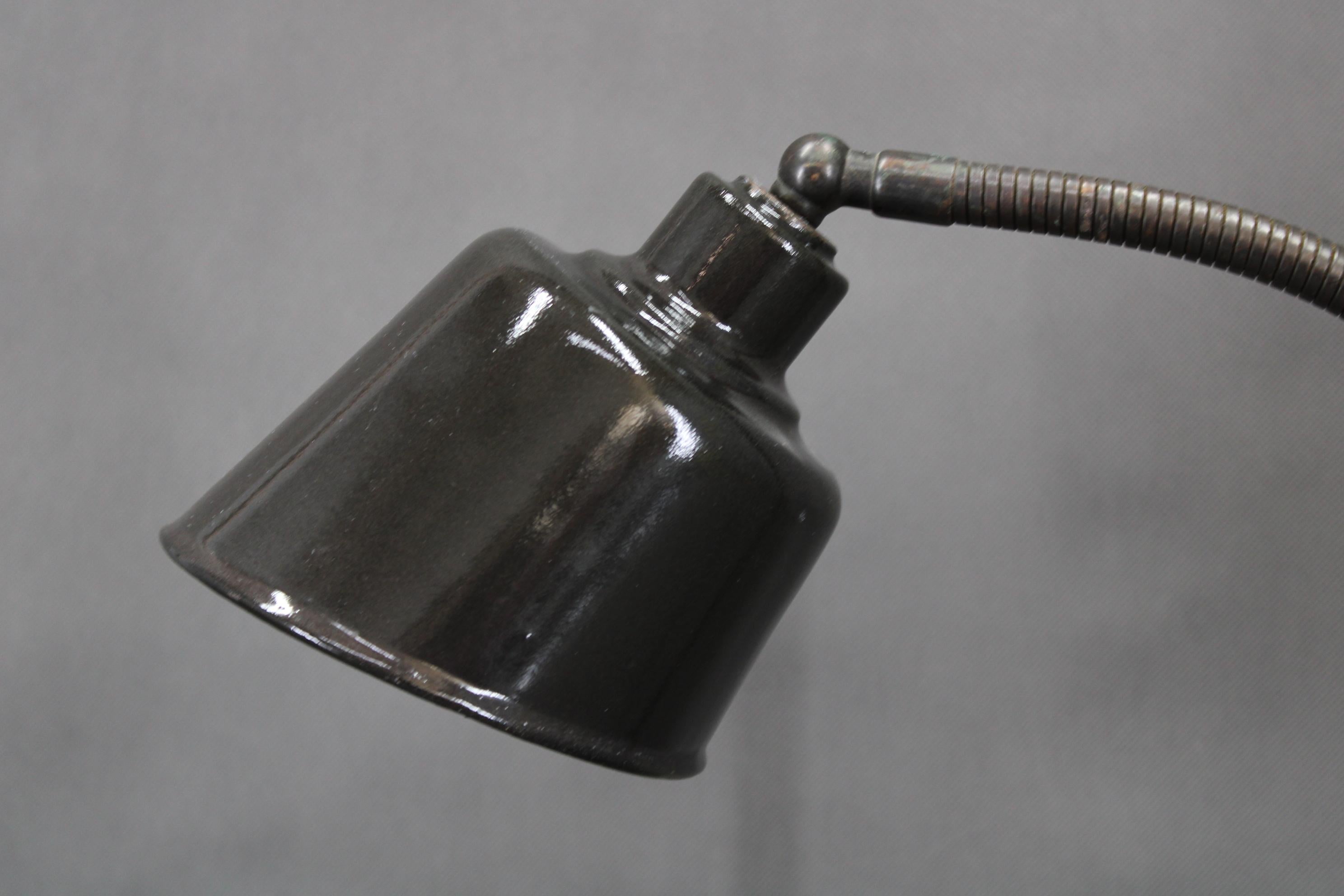 - Recién recableado 
- 1x bombilla E26-E27
- Compatible con cableado de EE.UU. (incluye adaptador de enchufe de EE.UU.) 
- Signos de uso debidos a la edad 