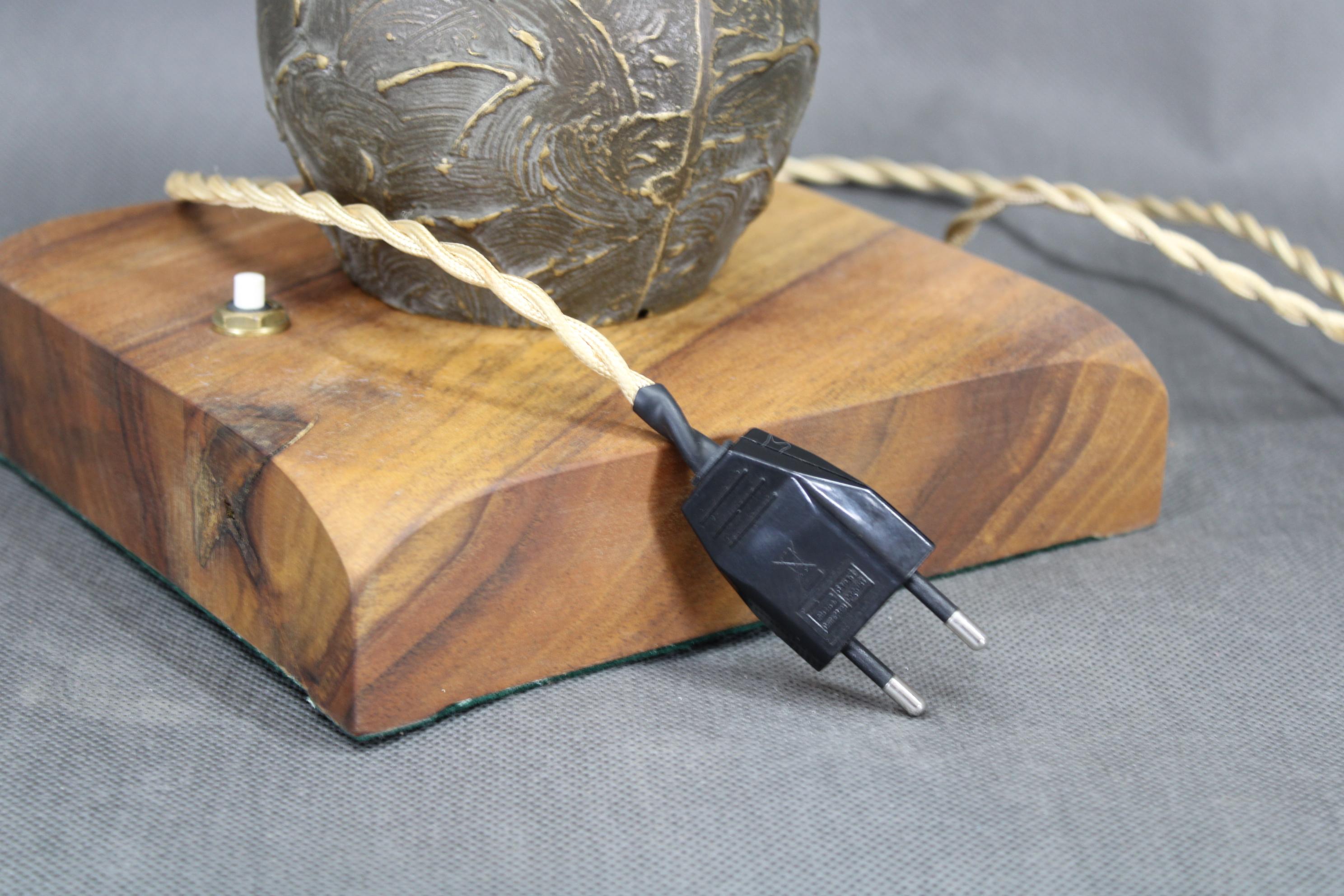 1940s Restored Brass Table Lamp with Wooden Base and Glass Shade For Sale 4