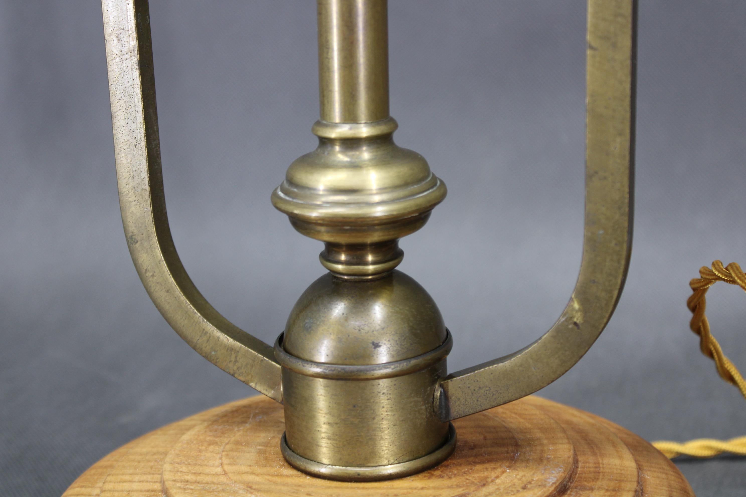 1930s Restored Brass Table Lamp with Wooden Base and Glass Shade For Sale 9