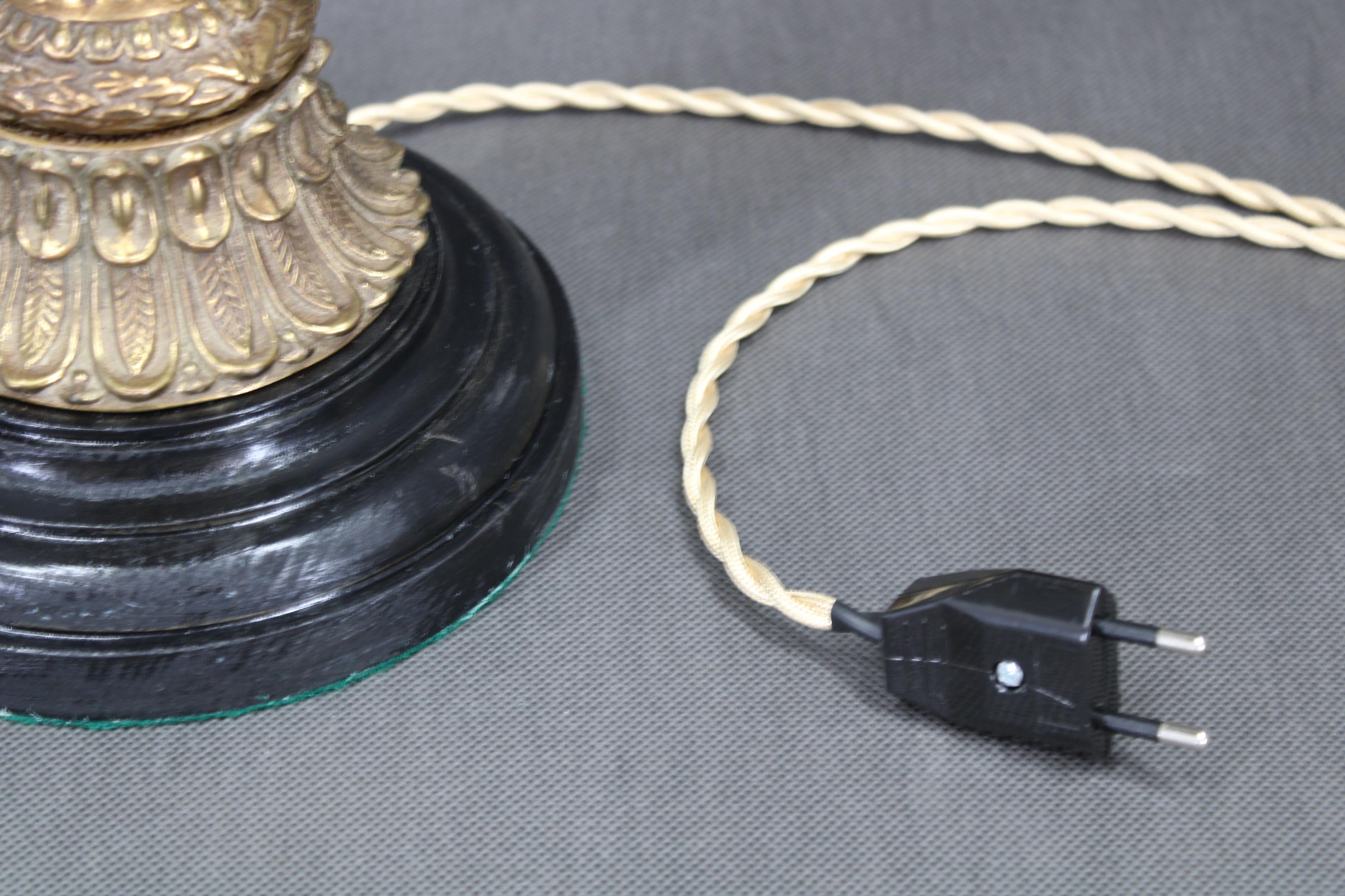 1940s Restored Brass Table Lamp with Wooden Base and Glass Shade For Sale 1