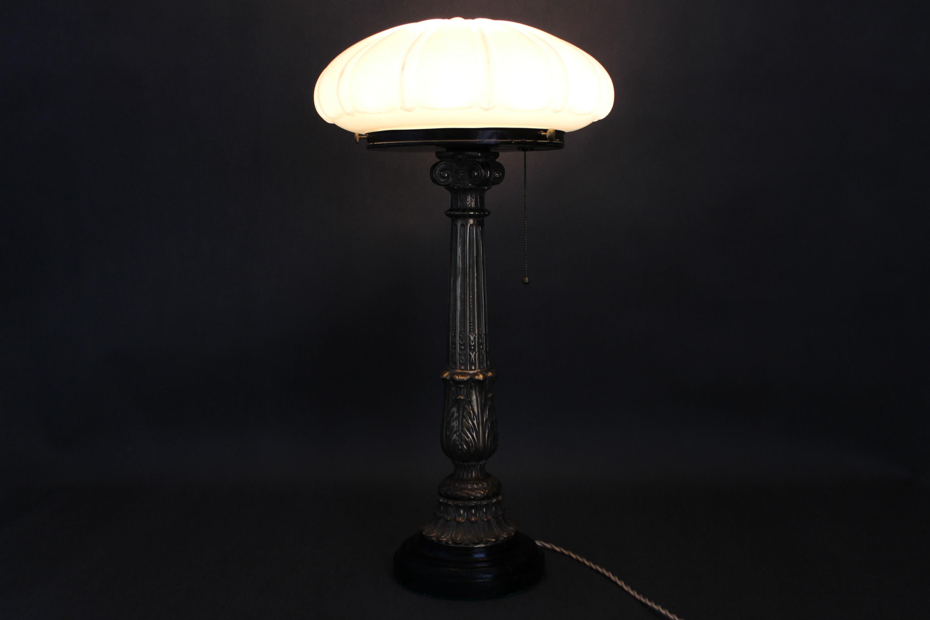 1940s Restored Brass Table Lamp with Wooden Base and Glass Shade For Sale 8