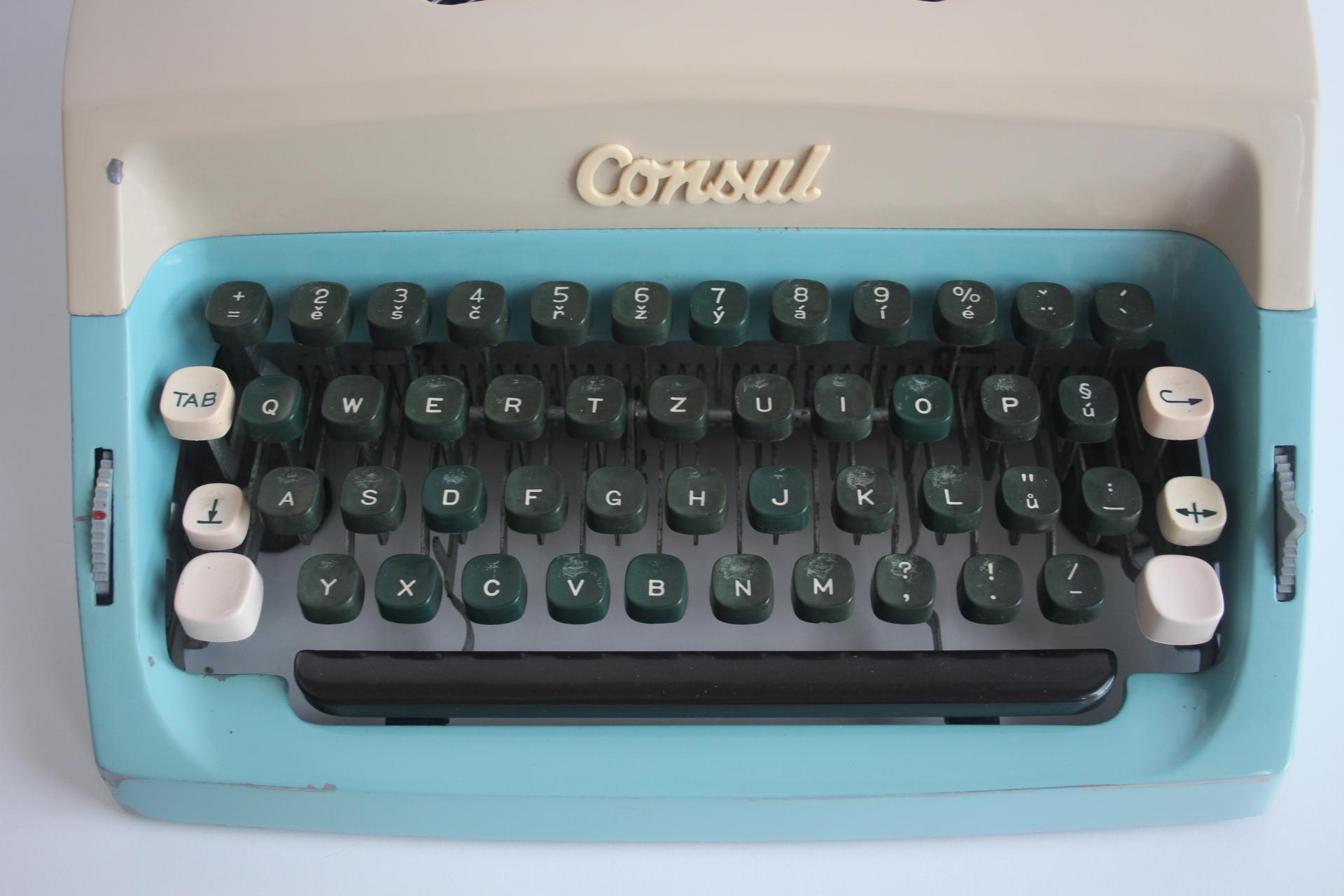 Mid-Century moderno Macchina da scrivere Consul in due tonalità crema e acqua, Cecoslovacchia, anni '60 in vendita
