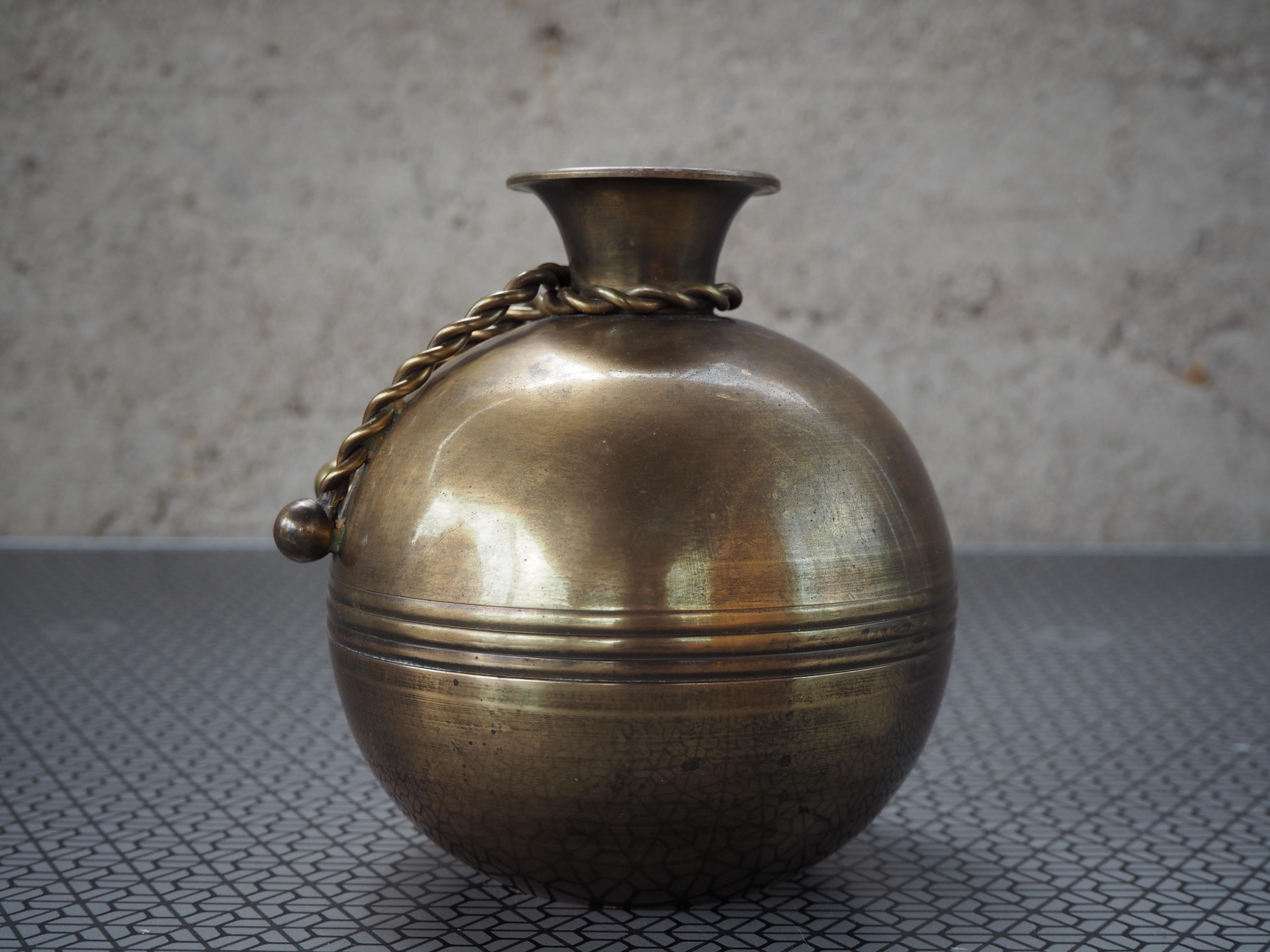 Europeo Vaso antico in ottone, anni '20 in vendita