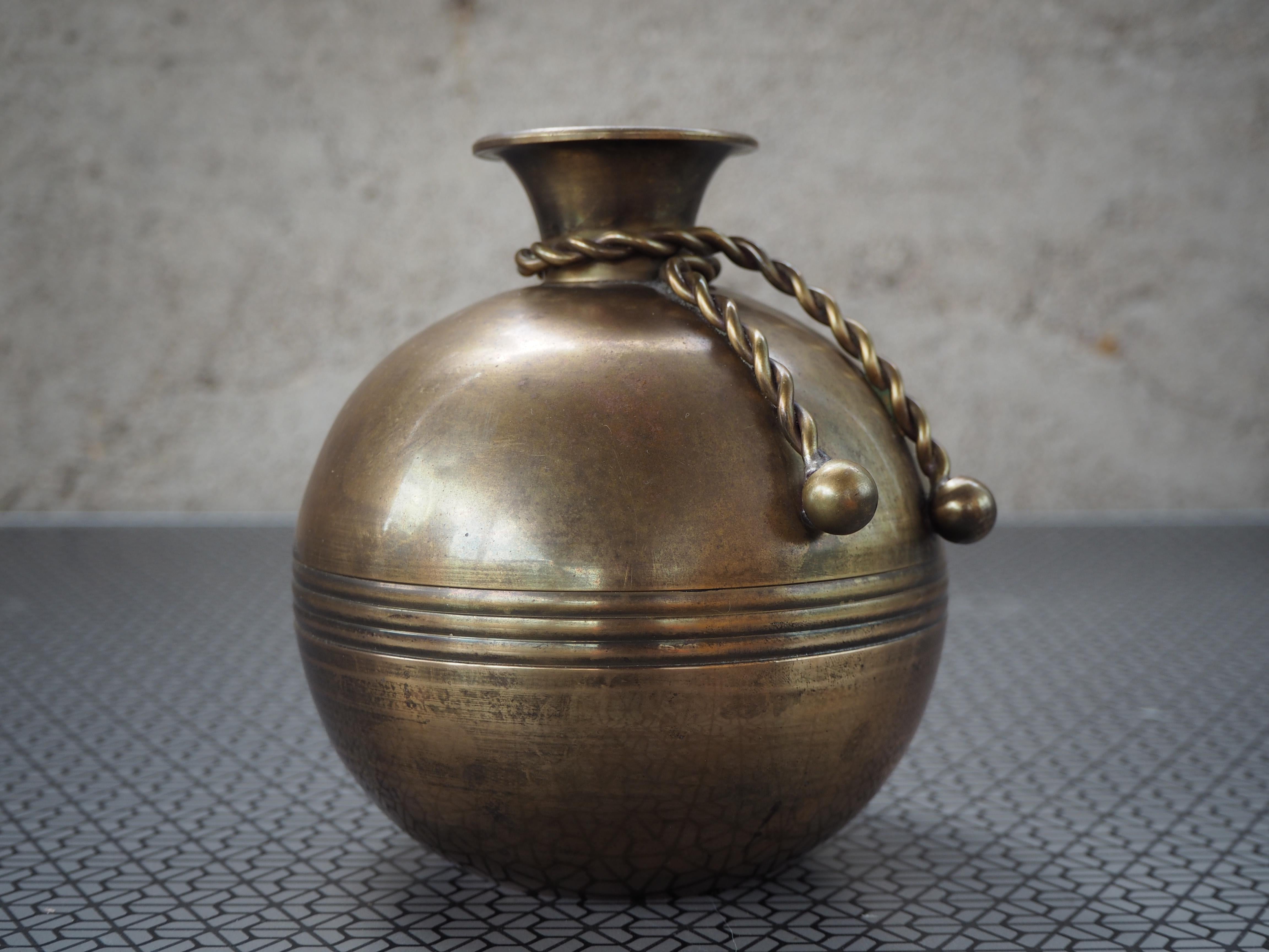 Legno Vaso antico in ottone, anni '20 in vendita