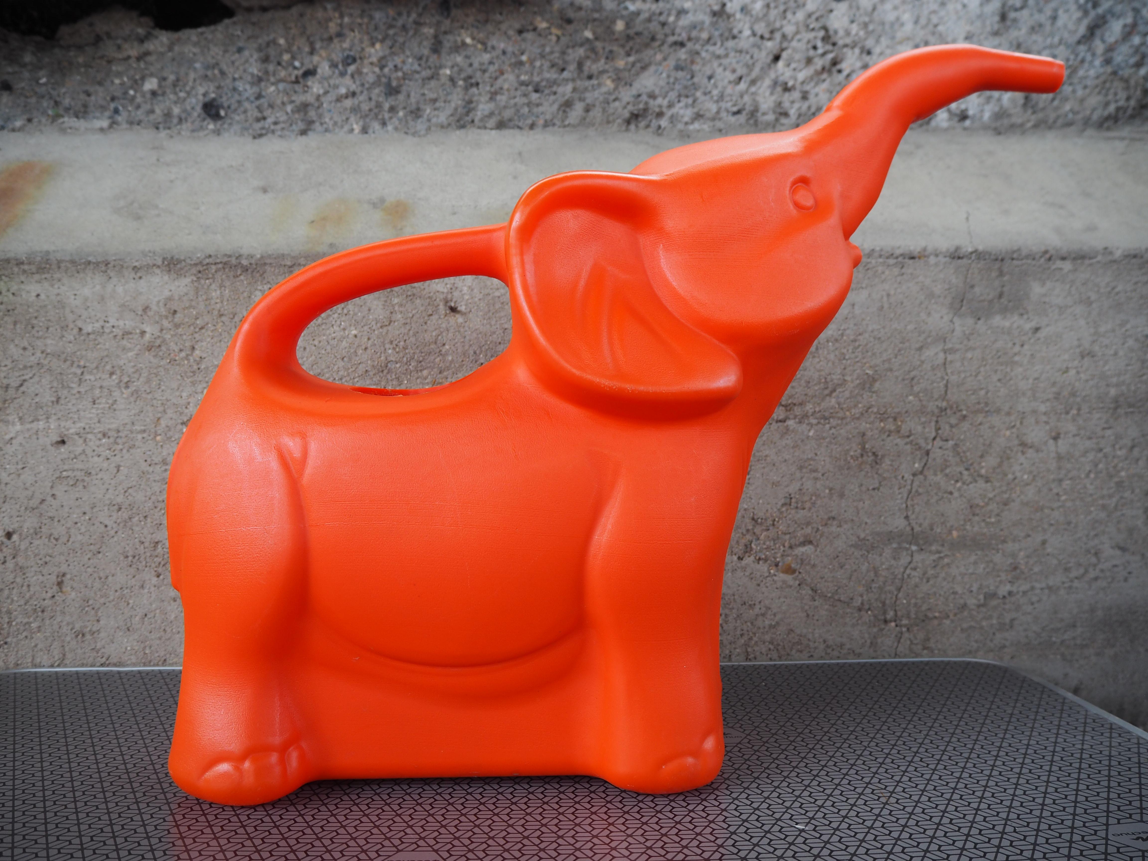 Midcentury Plastic Can
In good original condition
Fully functional
8litres