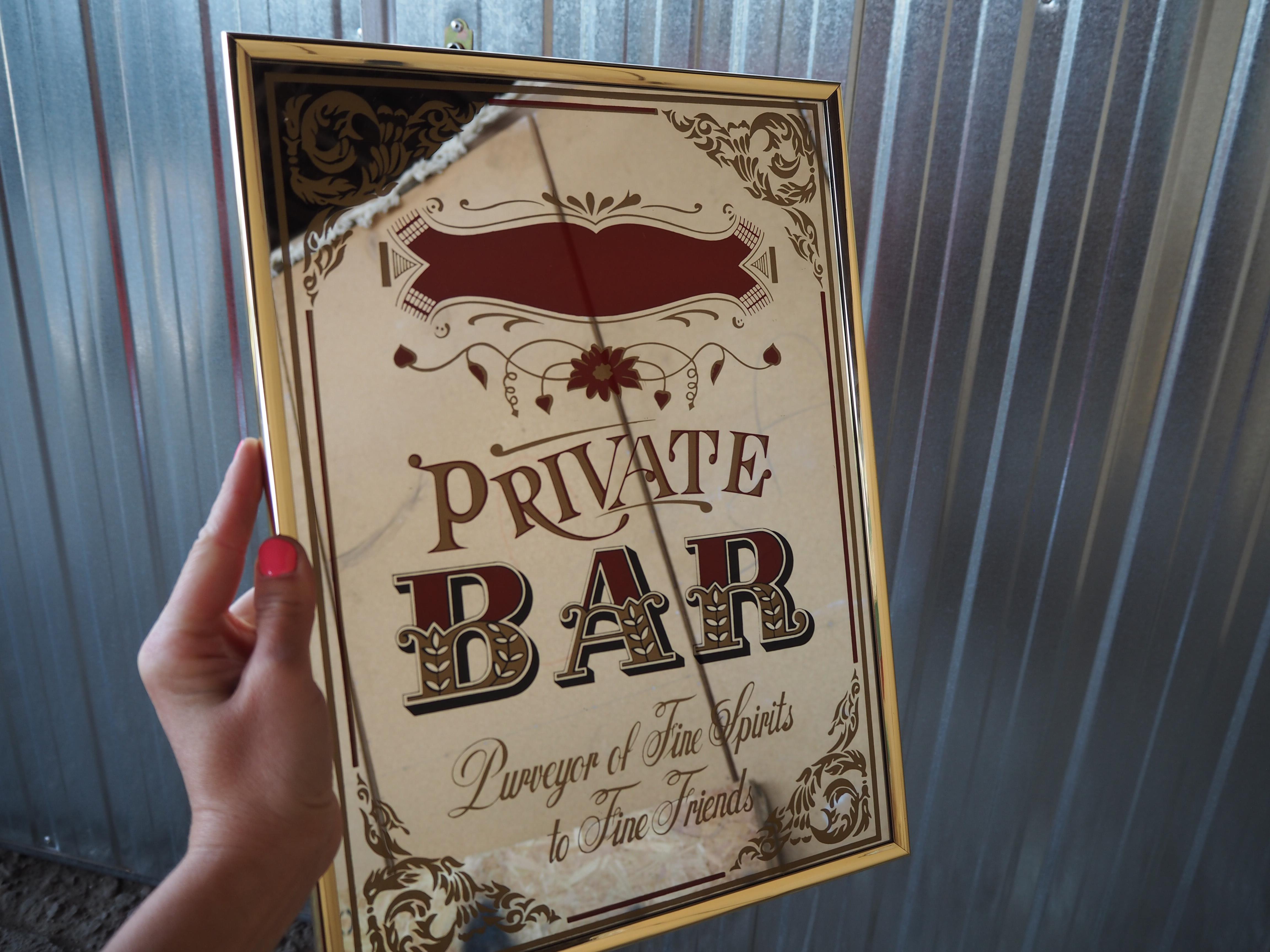 Verre d'art Enseigne en miroir pour bar privé, 1980 en vente
