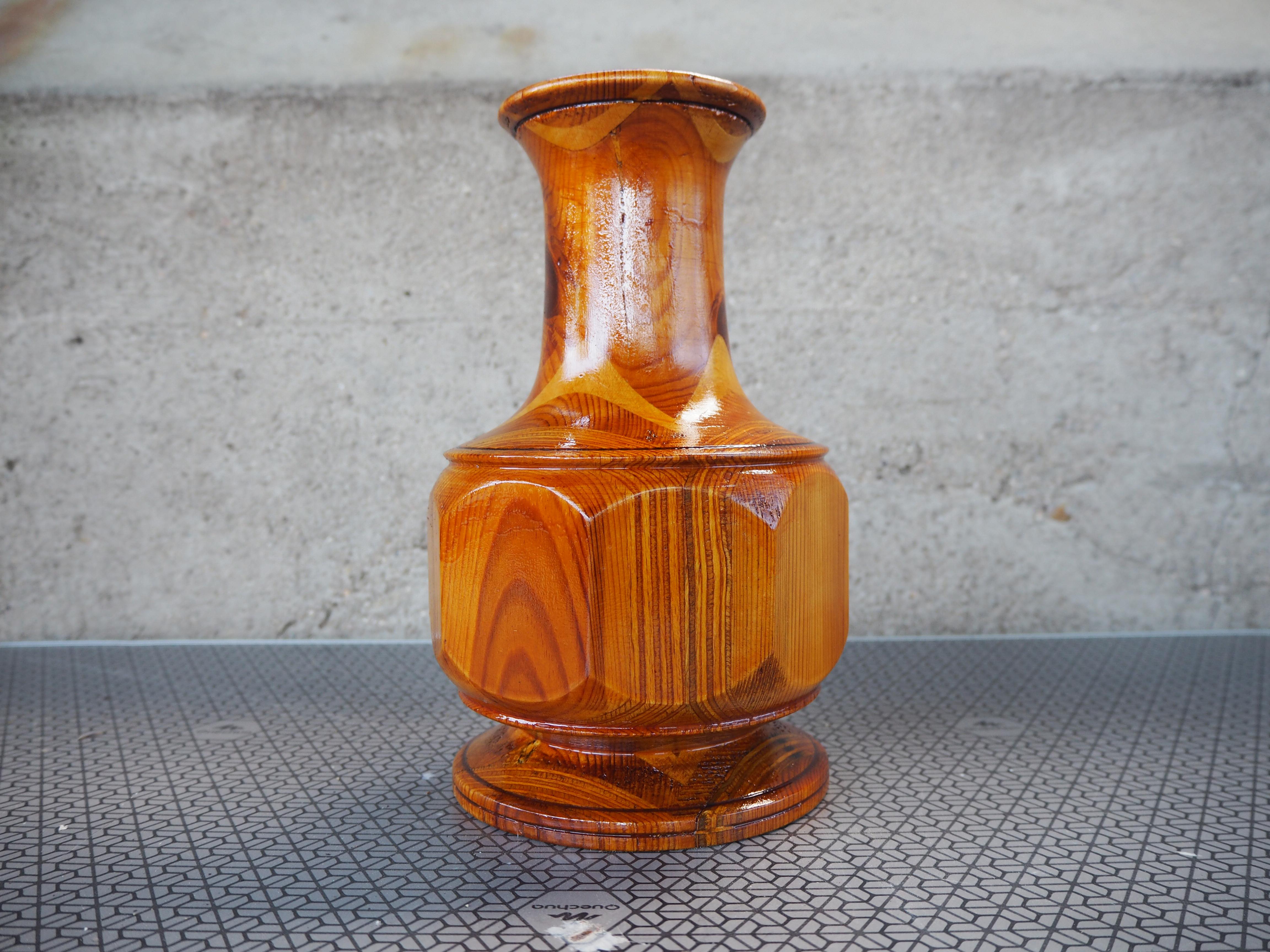 Realizzato in Wood
buone condizioni originali
per i fiori o i candelabri
