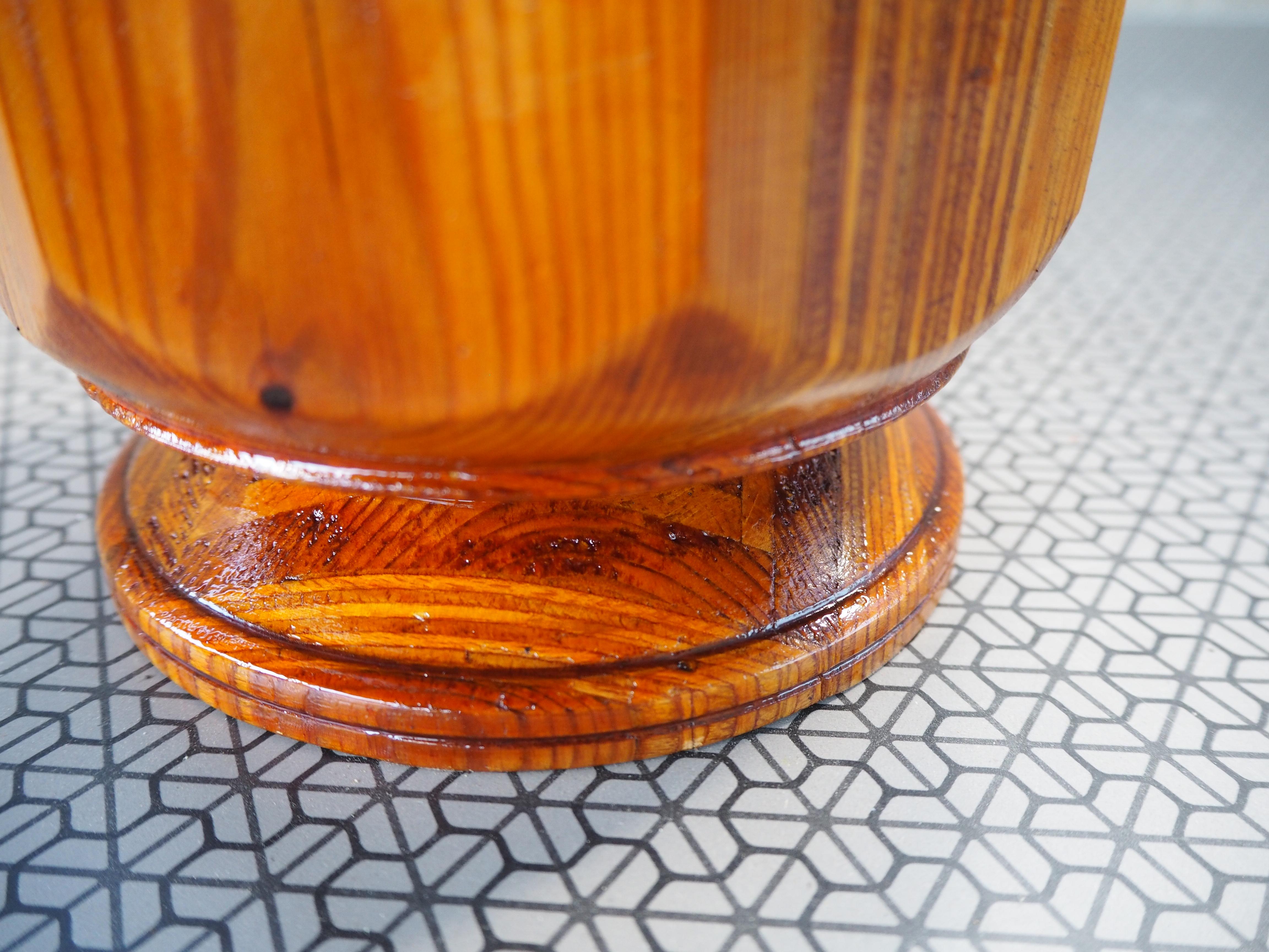 Vaso in legno del Medioevo, Europa, anni '60 in vendita 11