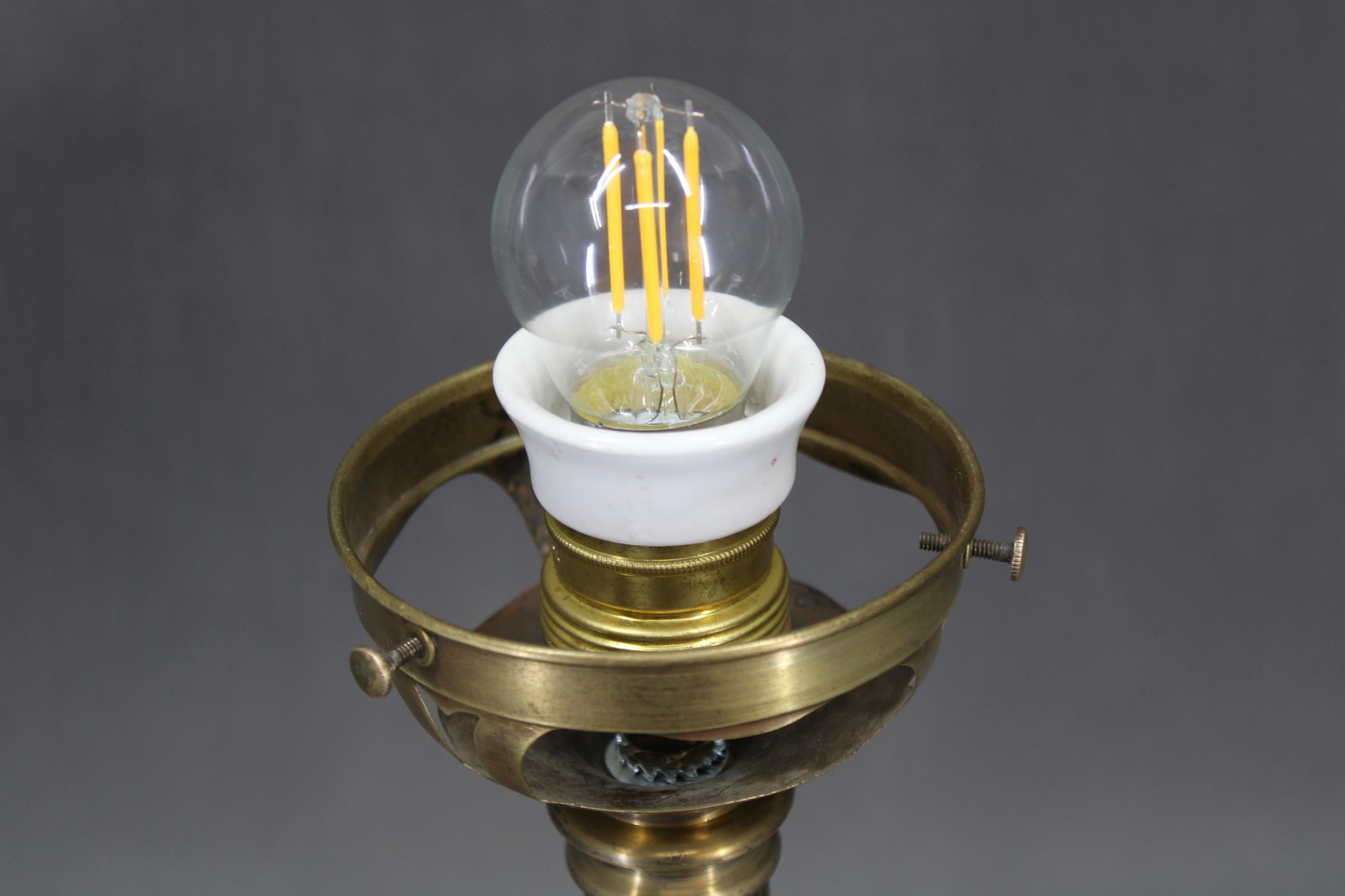 1940s Restored Brass Table Lamp with Marble Base and Glass Shade For Sale 4