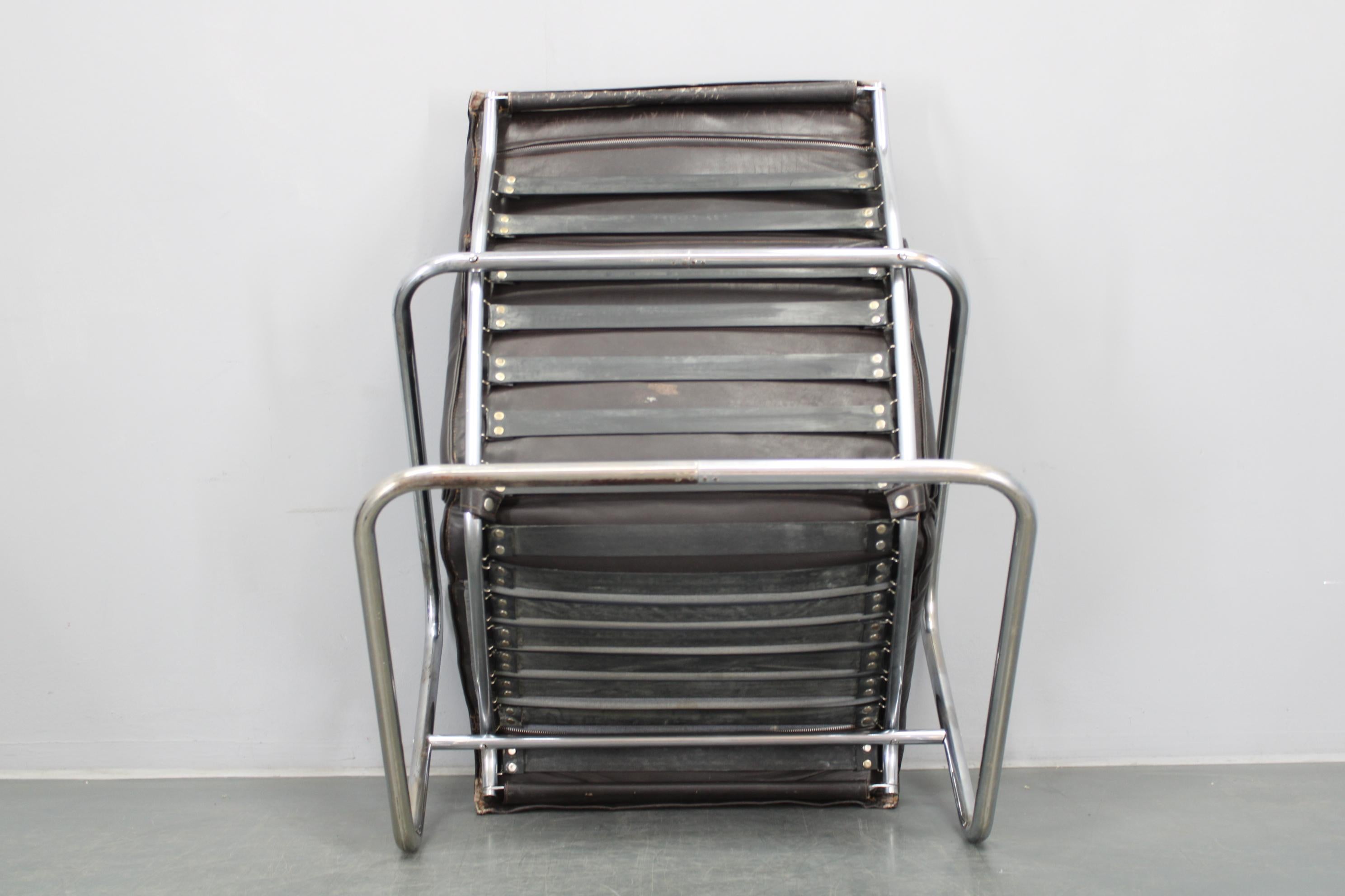 Paar Bauhaus-Ledersessel mit hoher Rückenlehne und Couchtisch , Tschechoslowakei im Angebot 11