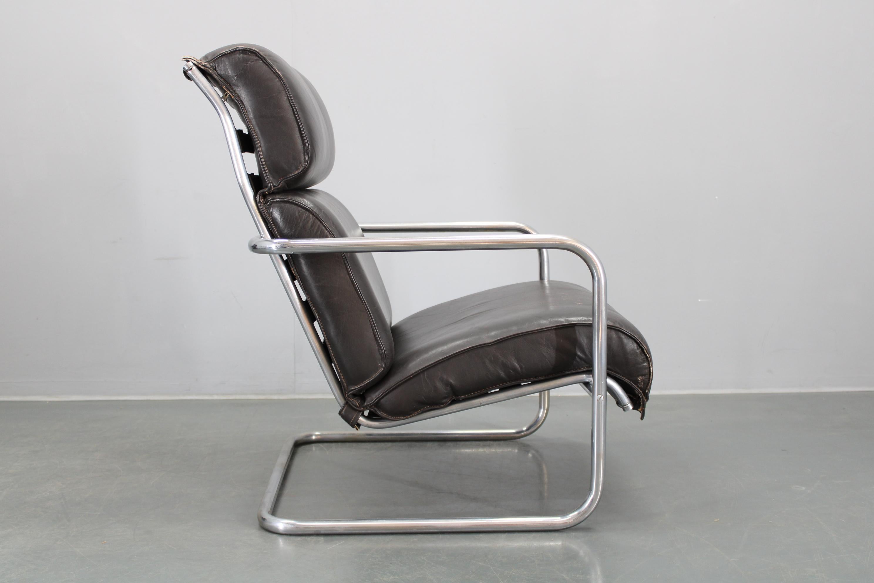 Paar Bauhaus-Ledersessel mit hoher Rückenlehne und Couchtisch , Tschechoslowakei im Angebot 10