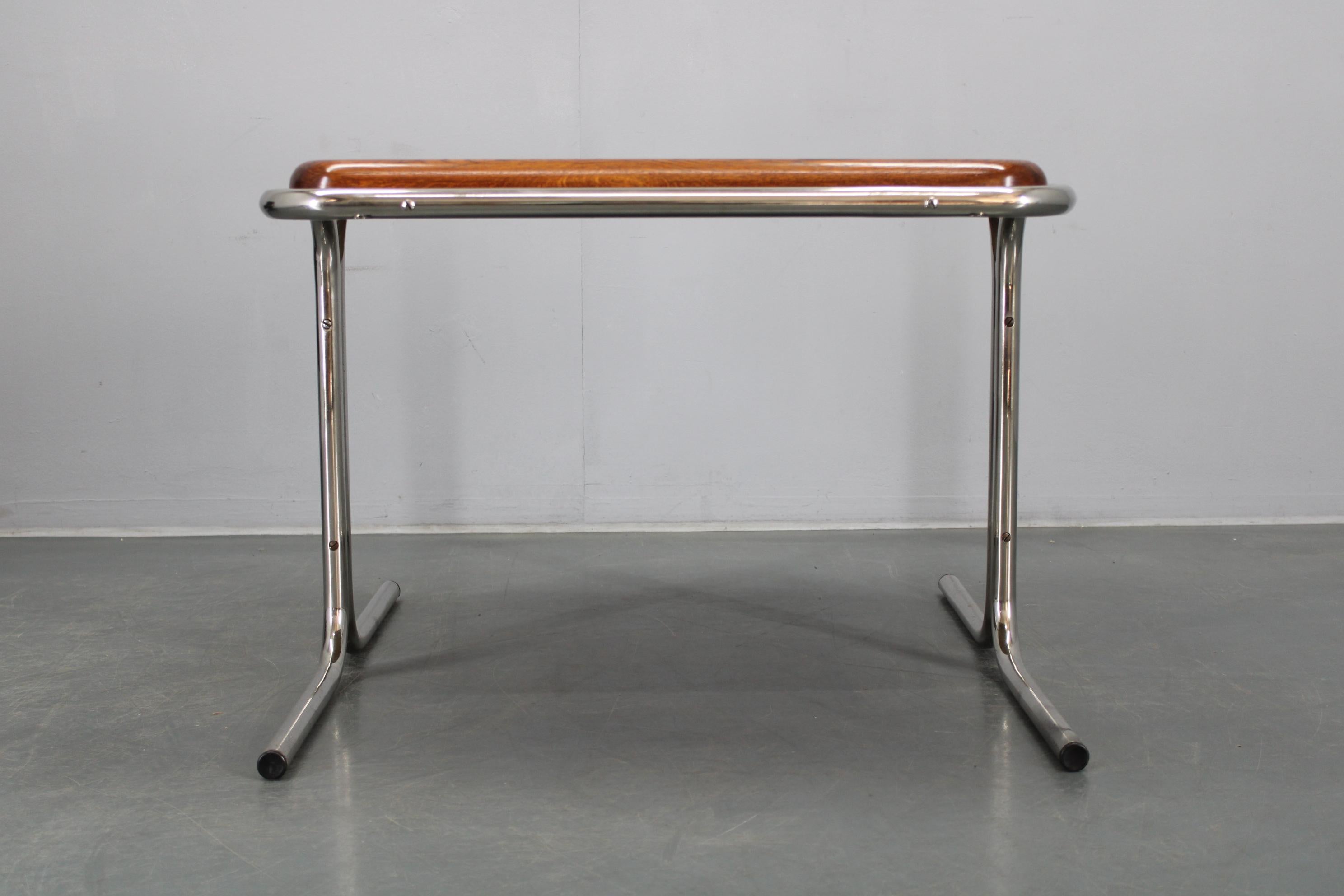 Paar Bauhaus-Ledersessel mit hoher Rückenlehne und Couchtisch , Tschechoslowakei im Angebot 14