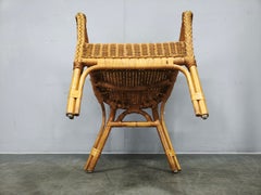 Conjunto de salón italiano de ratán y mimbre de los años 50, con cuatro sillones y una mesa