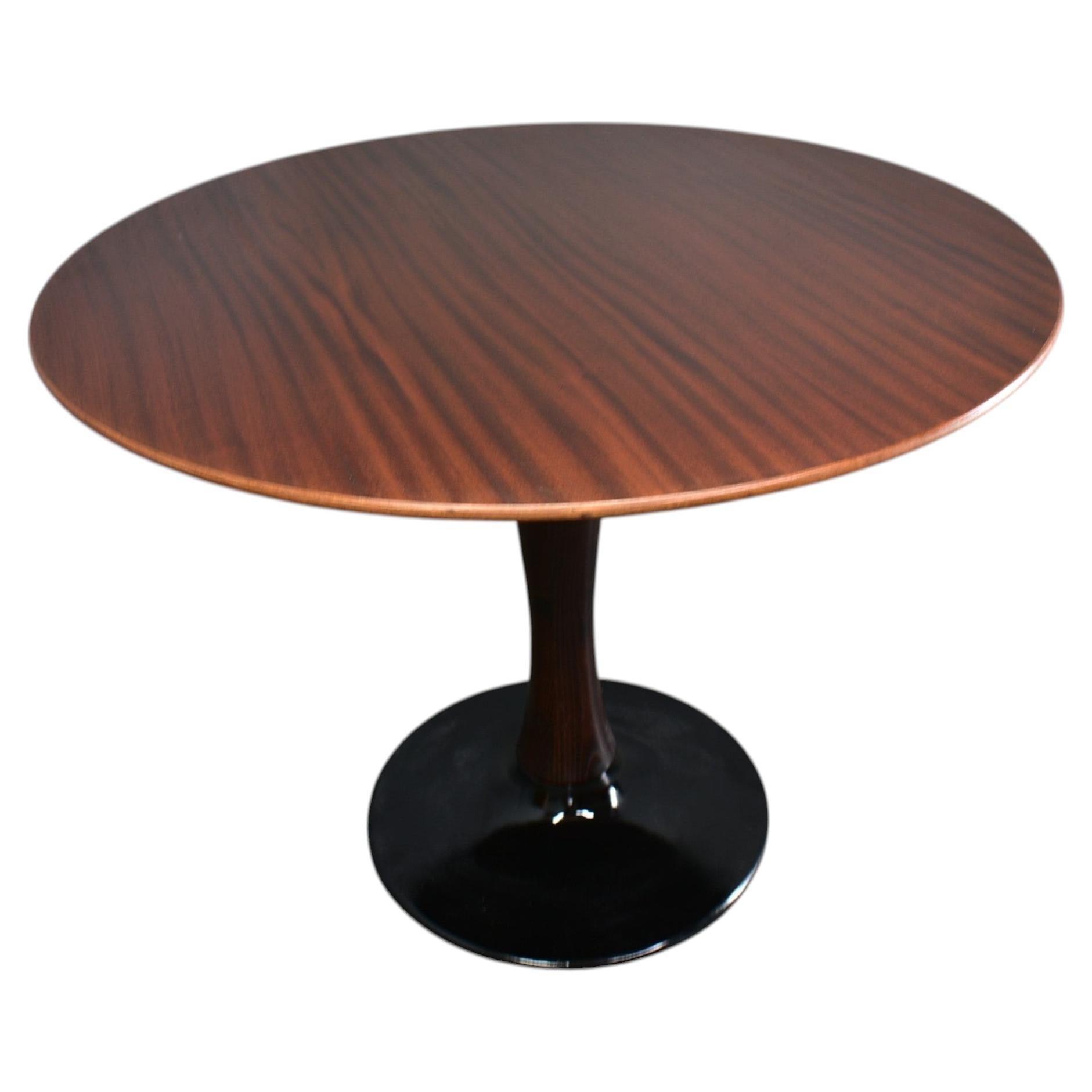 Mesa redonda de caoba de los años 70, de Drevotvar Jablonne, Checoslovaquia