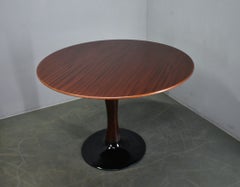 Mesa redonda de caoba de los años 70, de Drevotvar Jablonne, Checoslovaquia