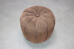 Jindřich Halabala, gepolsterter Hocker / Pouf, Tschechoslowakei, um 1950