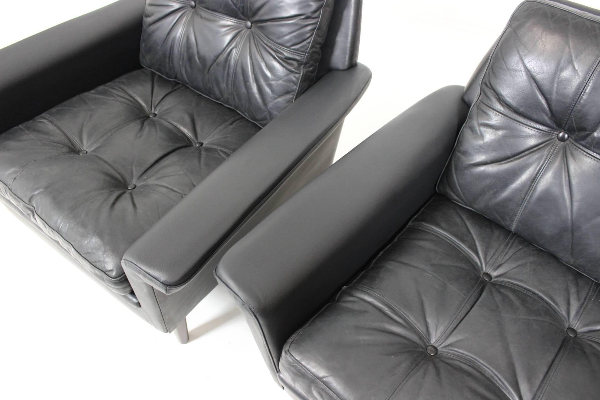 Pair of Hans Olsen Lounge Chairs in Black Patinated Leather 4