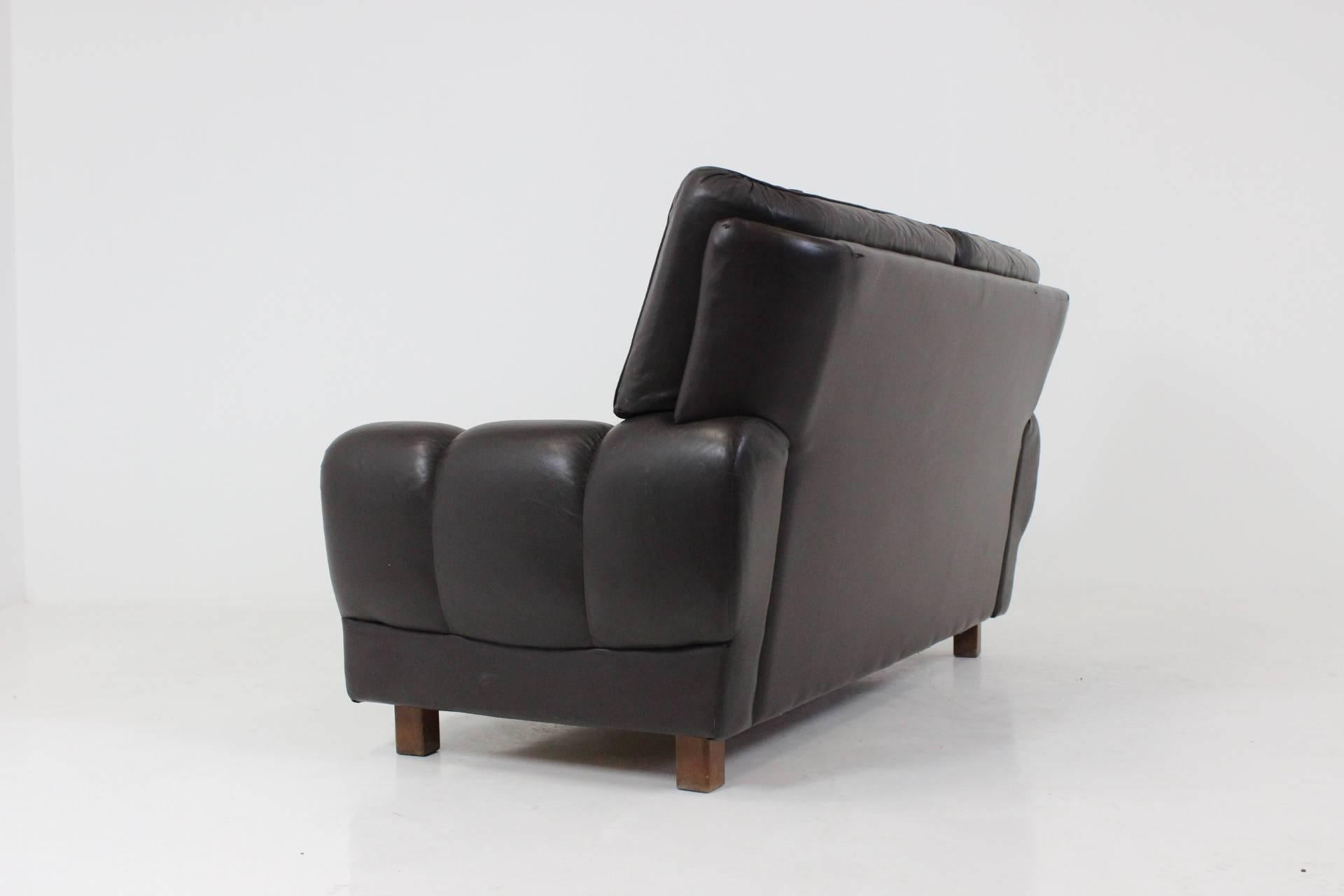Mid-Century Design Black Leather Sofa, 1970s, Czechoslovakia For Sale 1