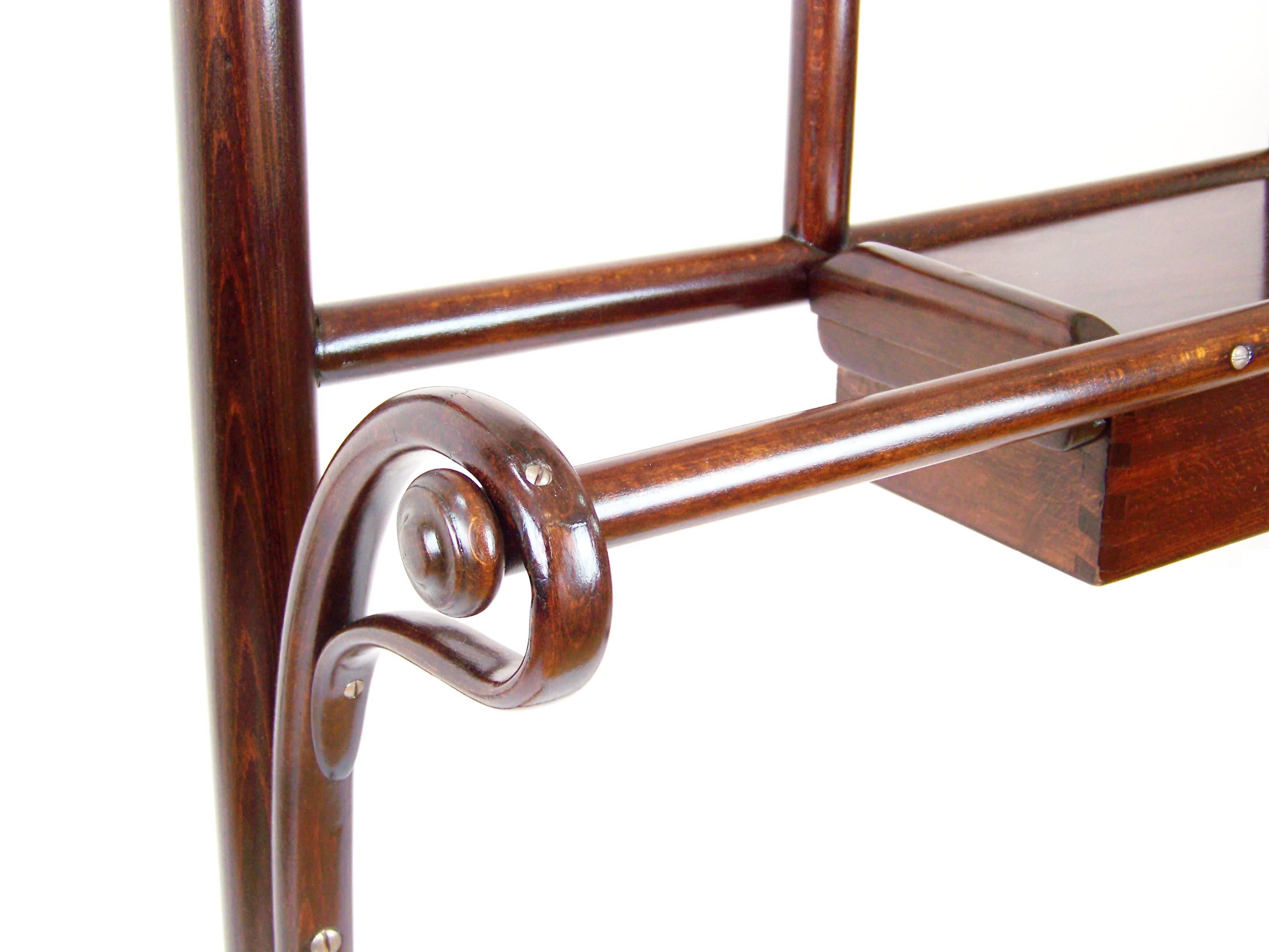 Large Clothes Stand Thonet Nr.4, since 1899 In Good Condition For Sale In Praha, CZ