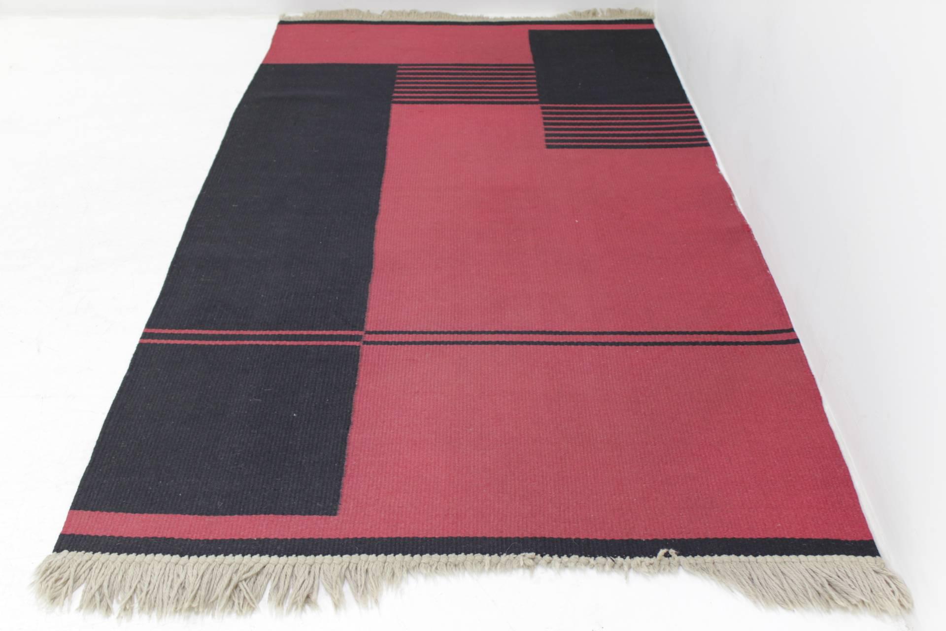 Geometrischer modernistischer Kelim-Teppich aus der Mitte des Jahrhunderts (Tschechisch) im Angebot