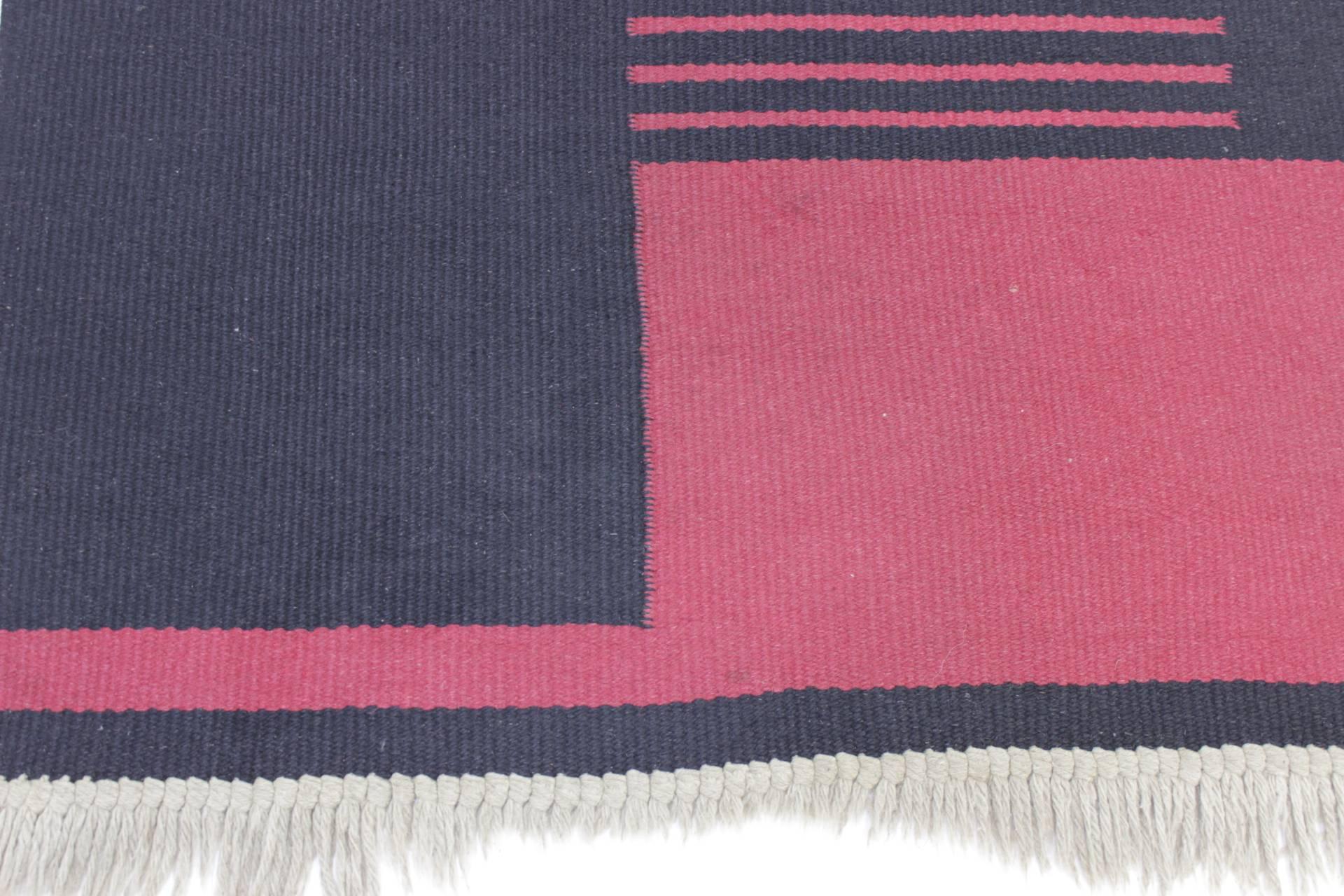 - Czechoslovakia
- Black and dark pink geometric pattern
- Double-sided
- Will be Professionally cleansed
- Fringes partly shorter.