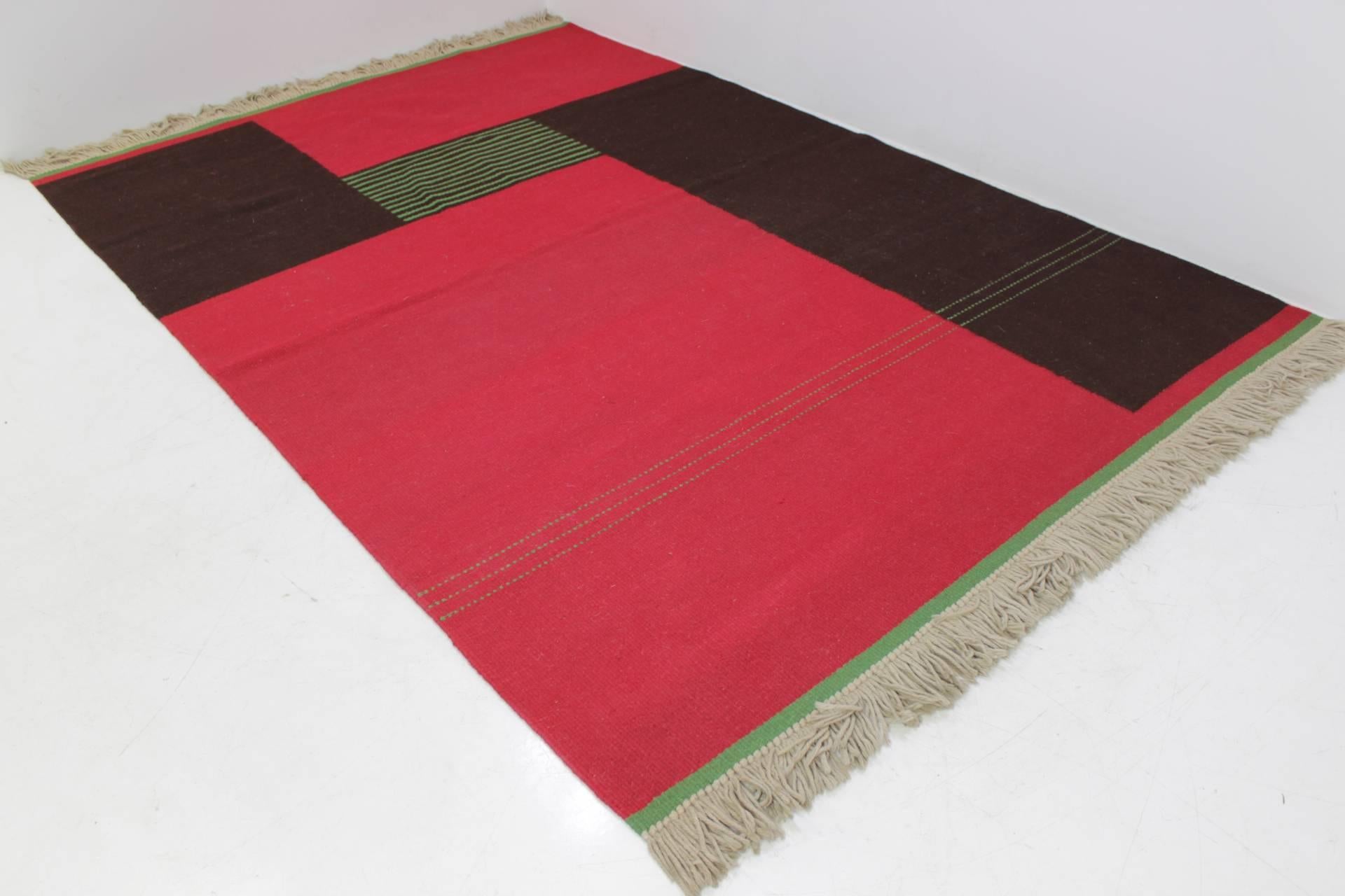 - Czechoslovakia
- Kilim
- double-sided, bright colors
- good condition, nice and complete fringes
- dark brown, pink and green