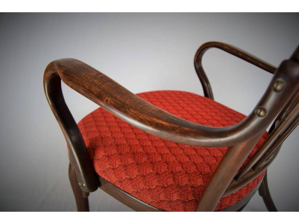 This antique armchair, model no. 752, was designed in the 1920s by Josef Frank for Thonet and originates from Austria. It is made from beech and features an upholstery seat. This piece remains in a good vintage condition with original upholstery.